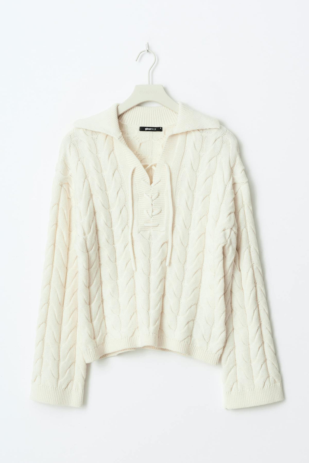 Knitted cable collar sweater