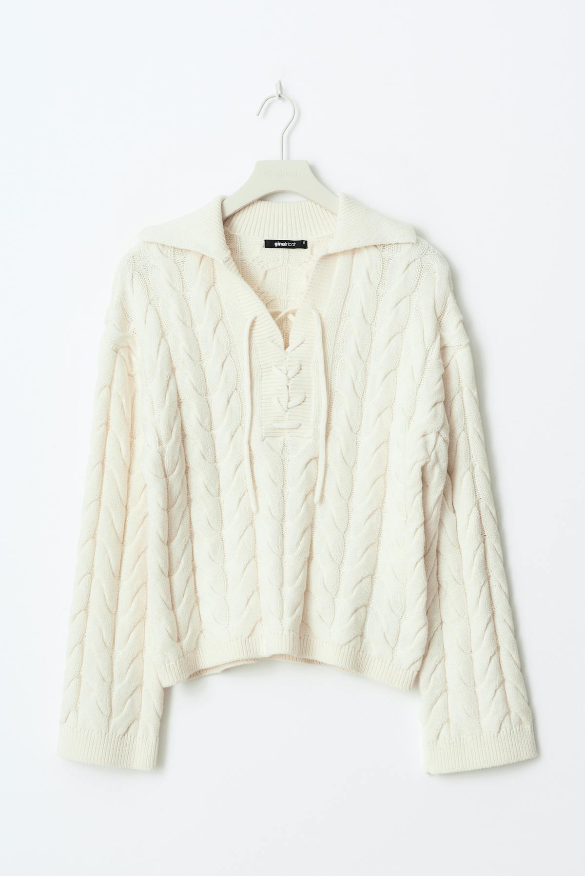 Knitted cable collar sweater