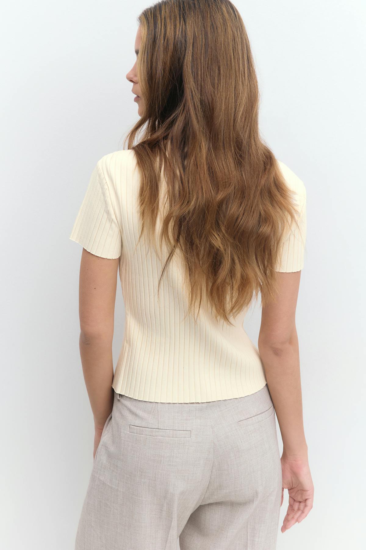 Rib button top