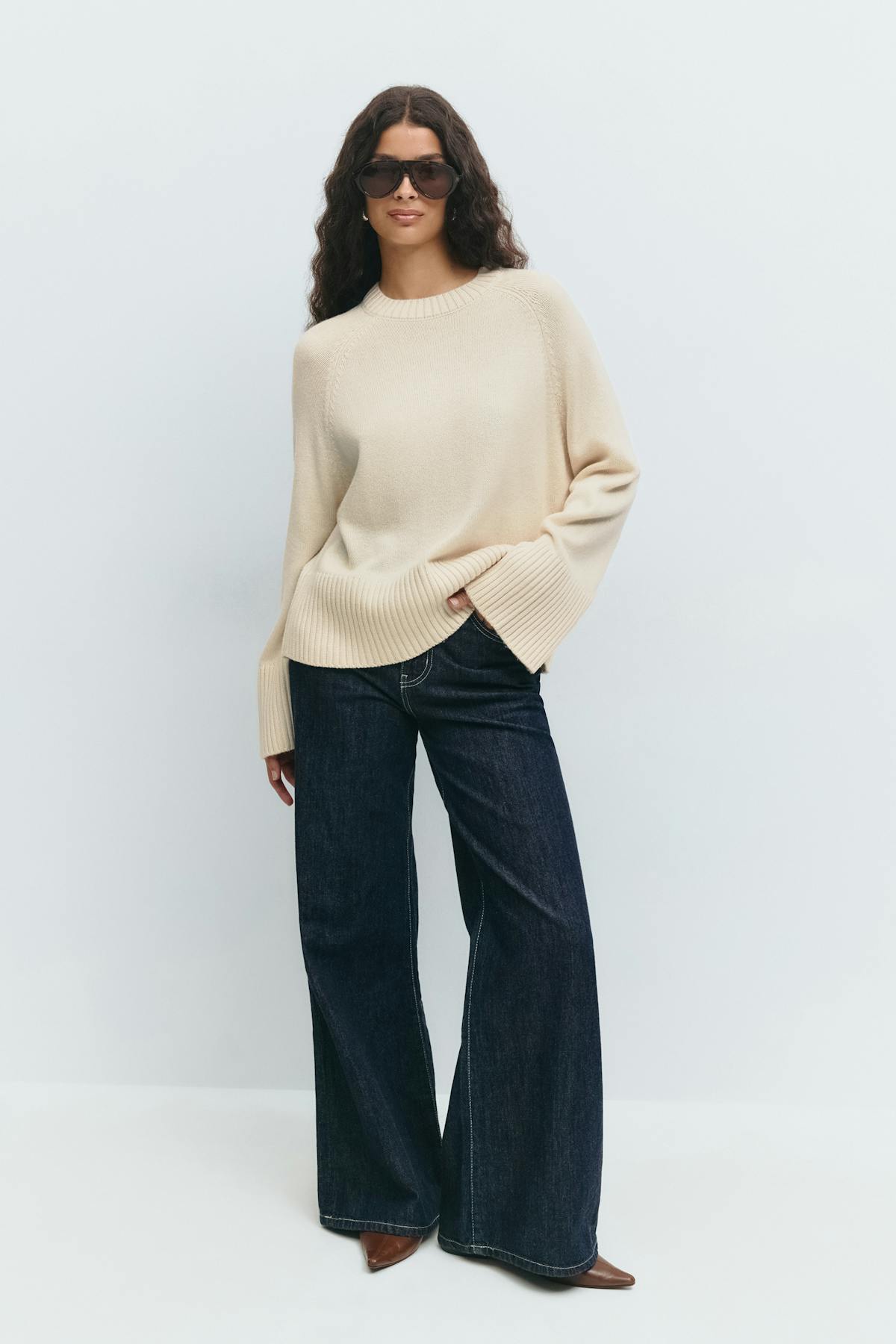 Round neck knitted sweater