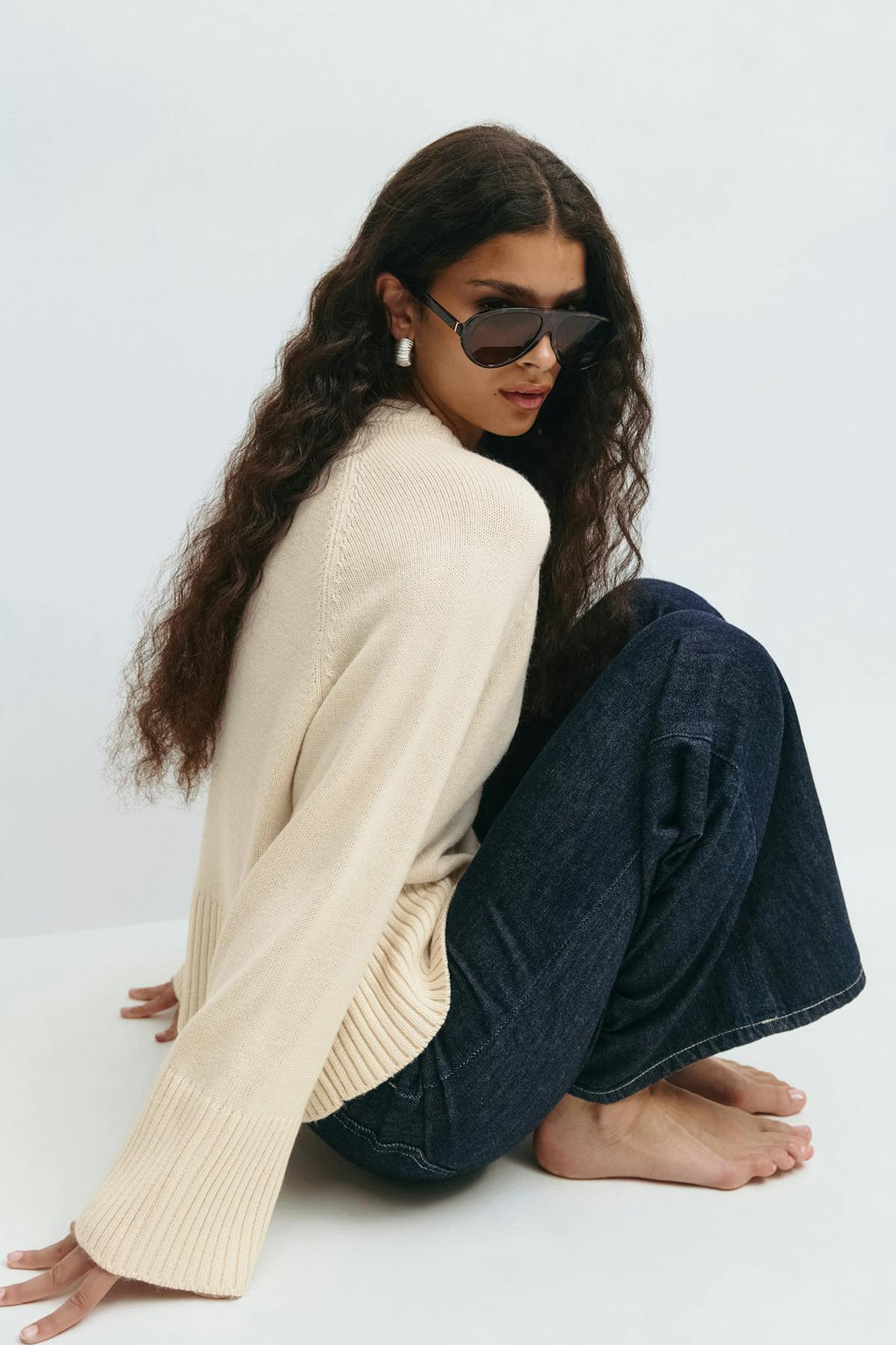 Round neck knitted sweater