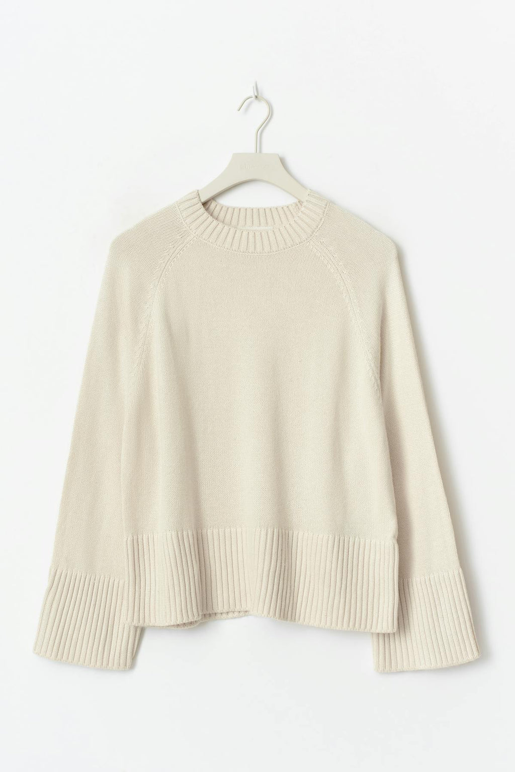 Round neck knitted sweater