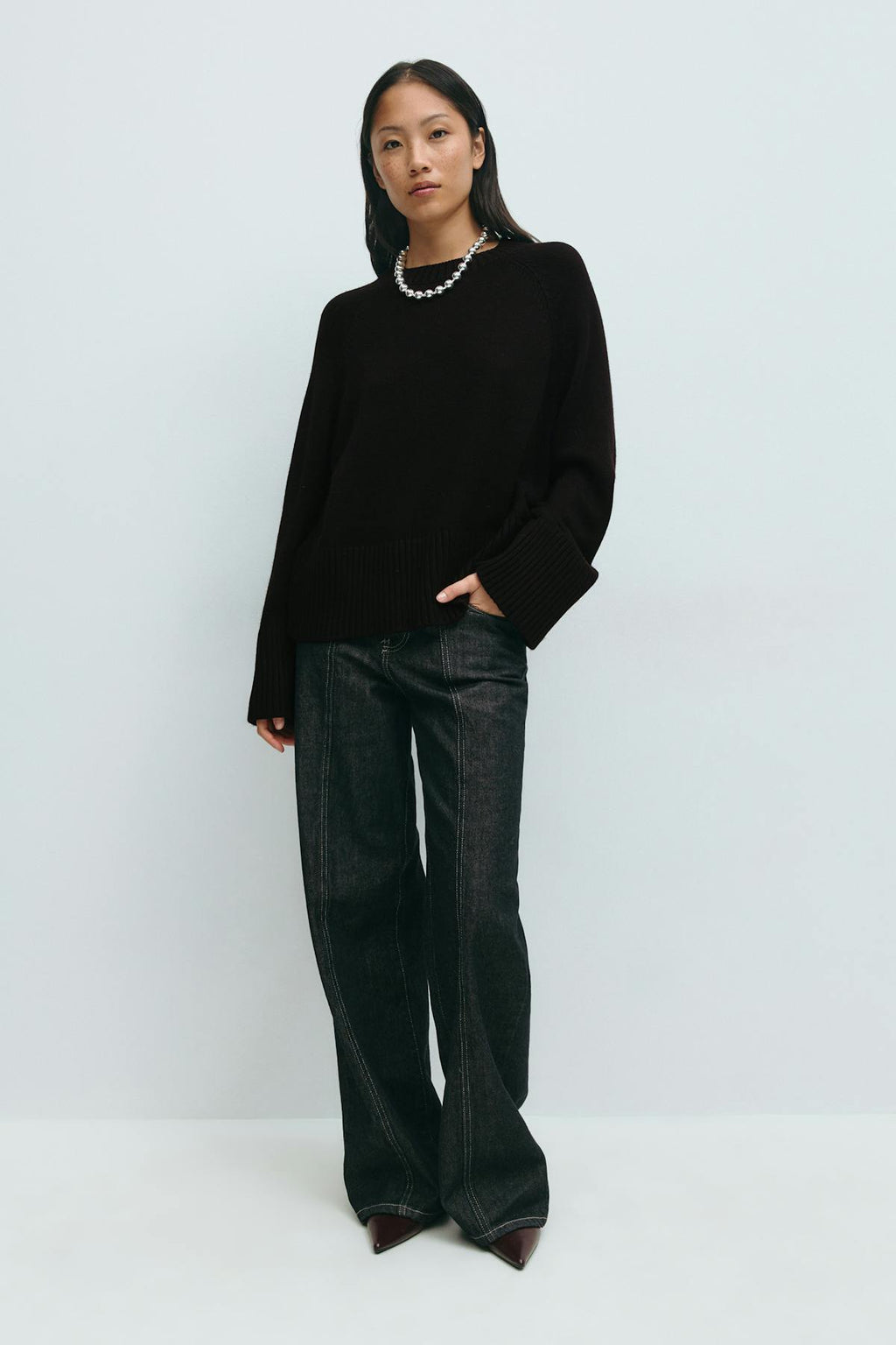 Round neck knitted sweater
