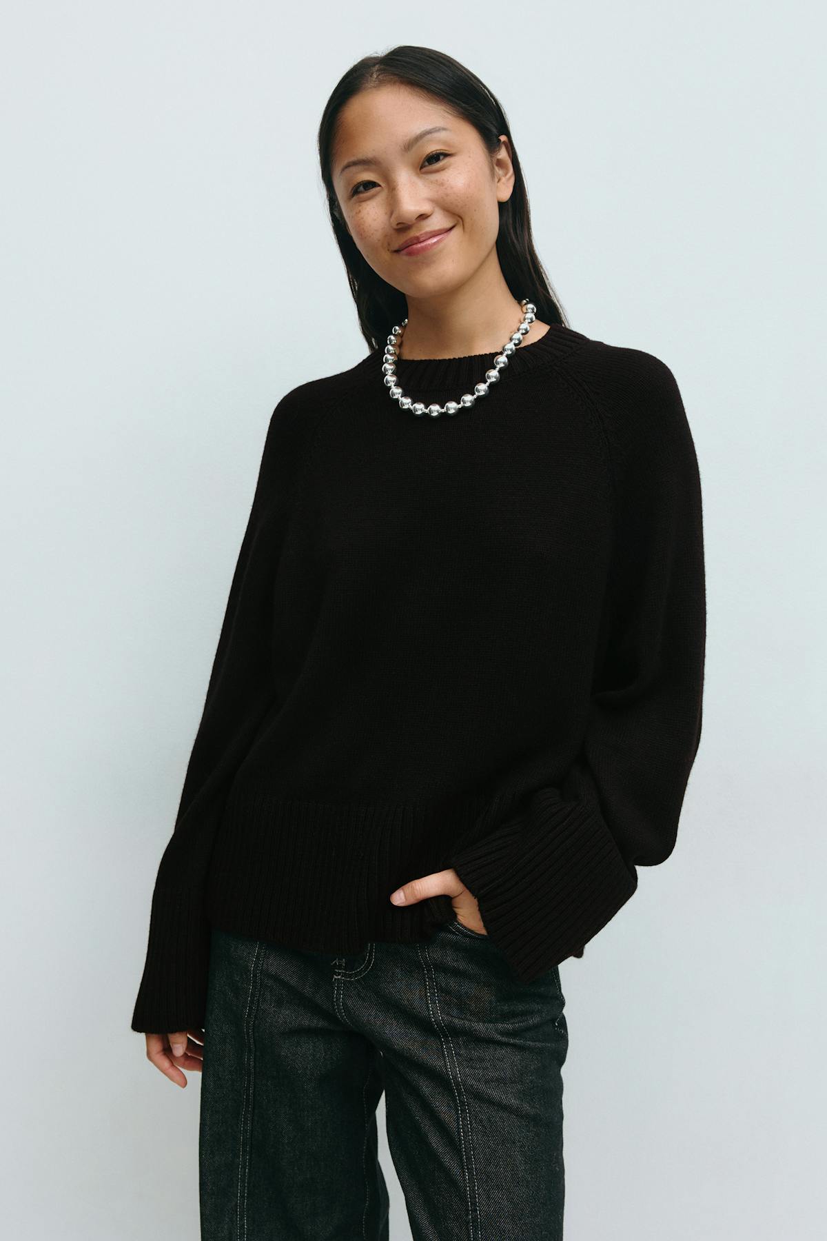 Round neck knitted sweater