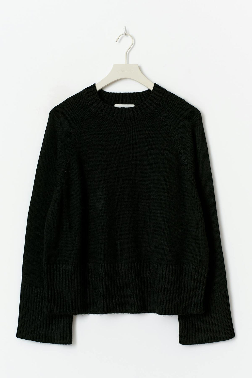 Round neck knitted sweater