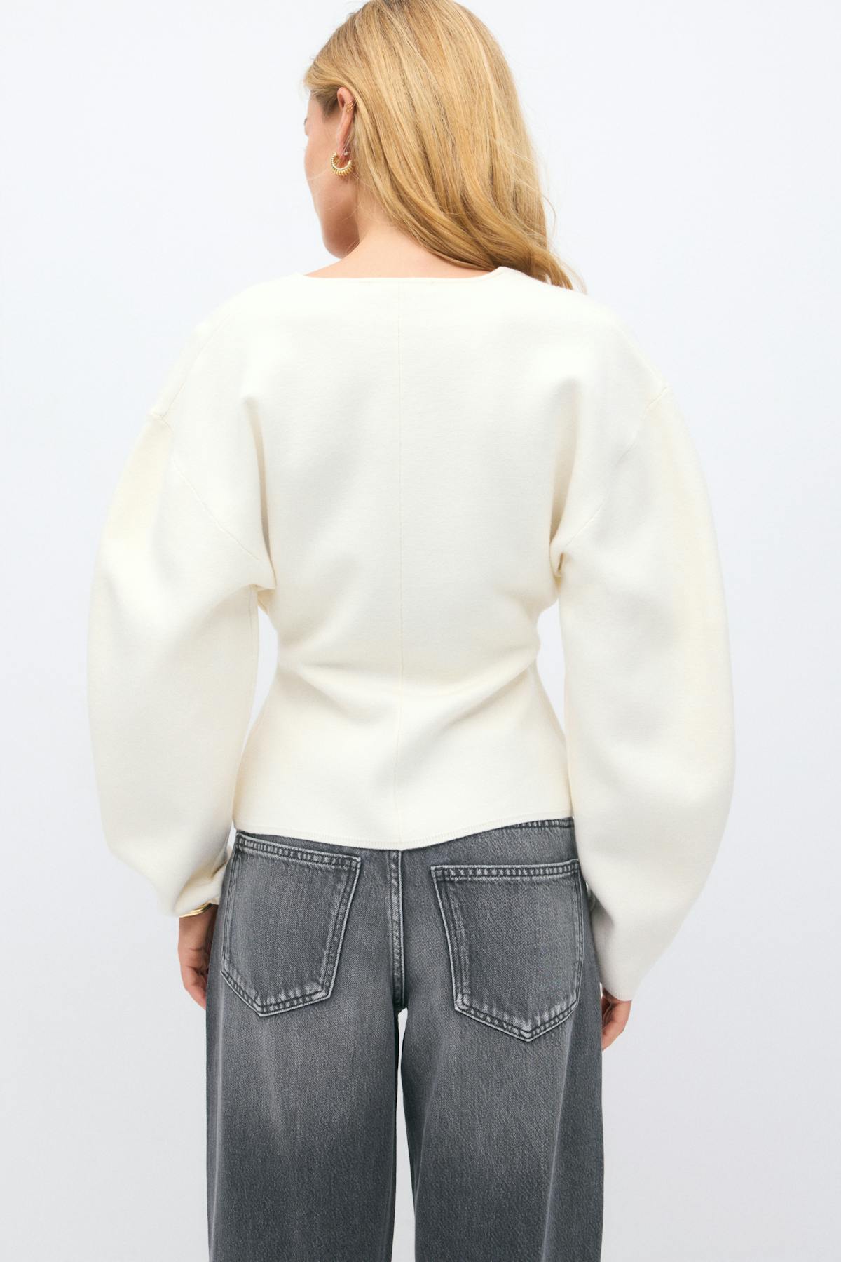 Shaped knitted cardigan