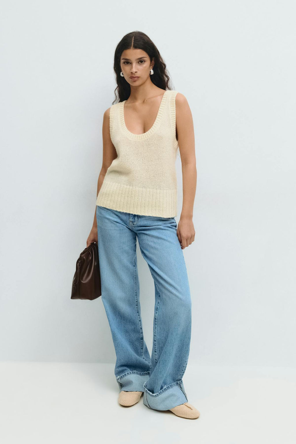 Loose knitted vest