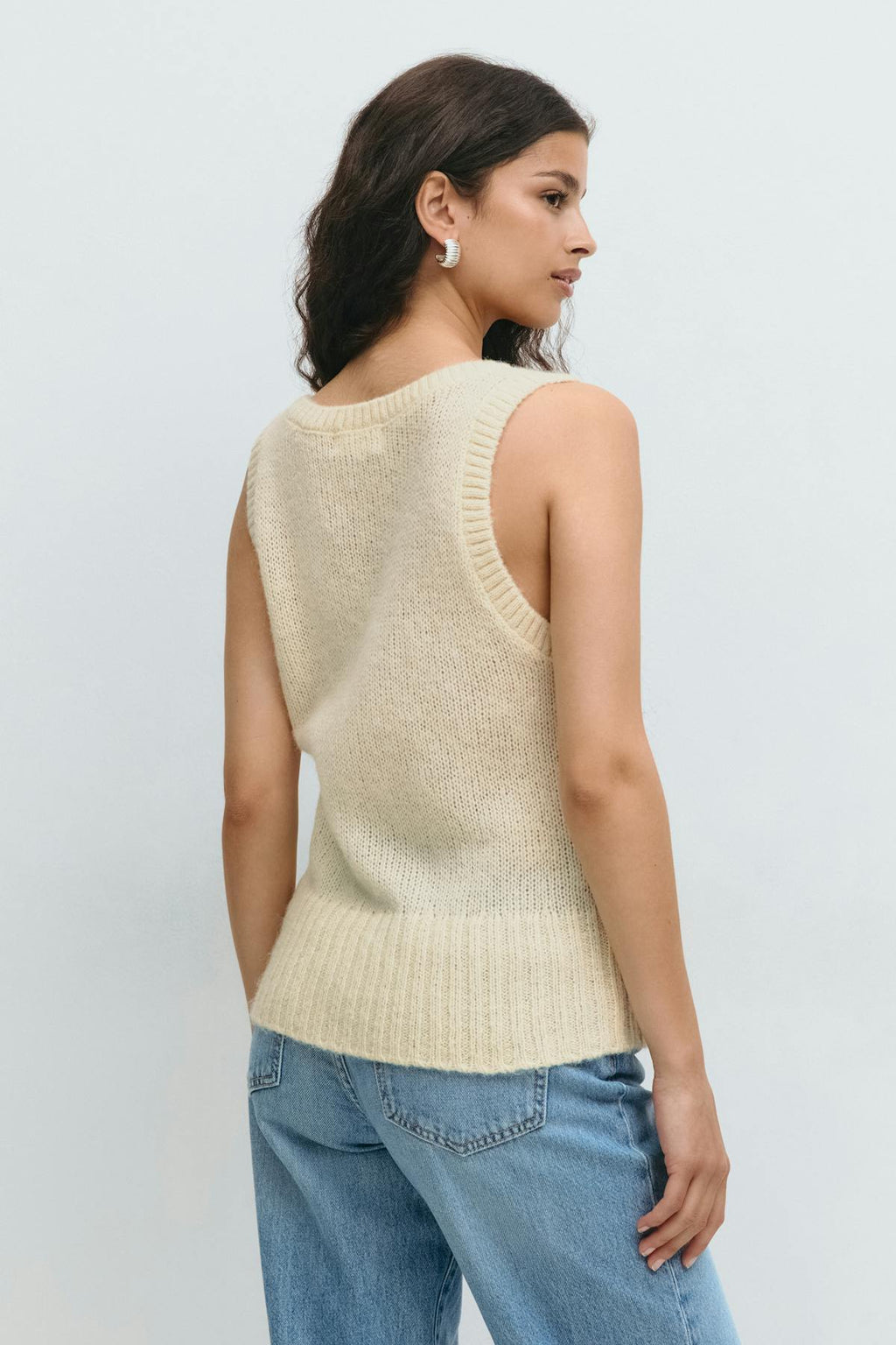 Loose knitted vest