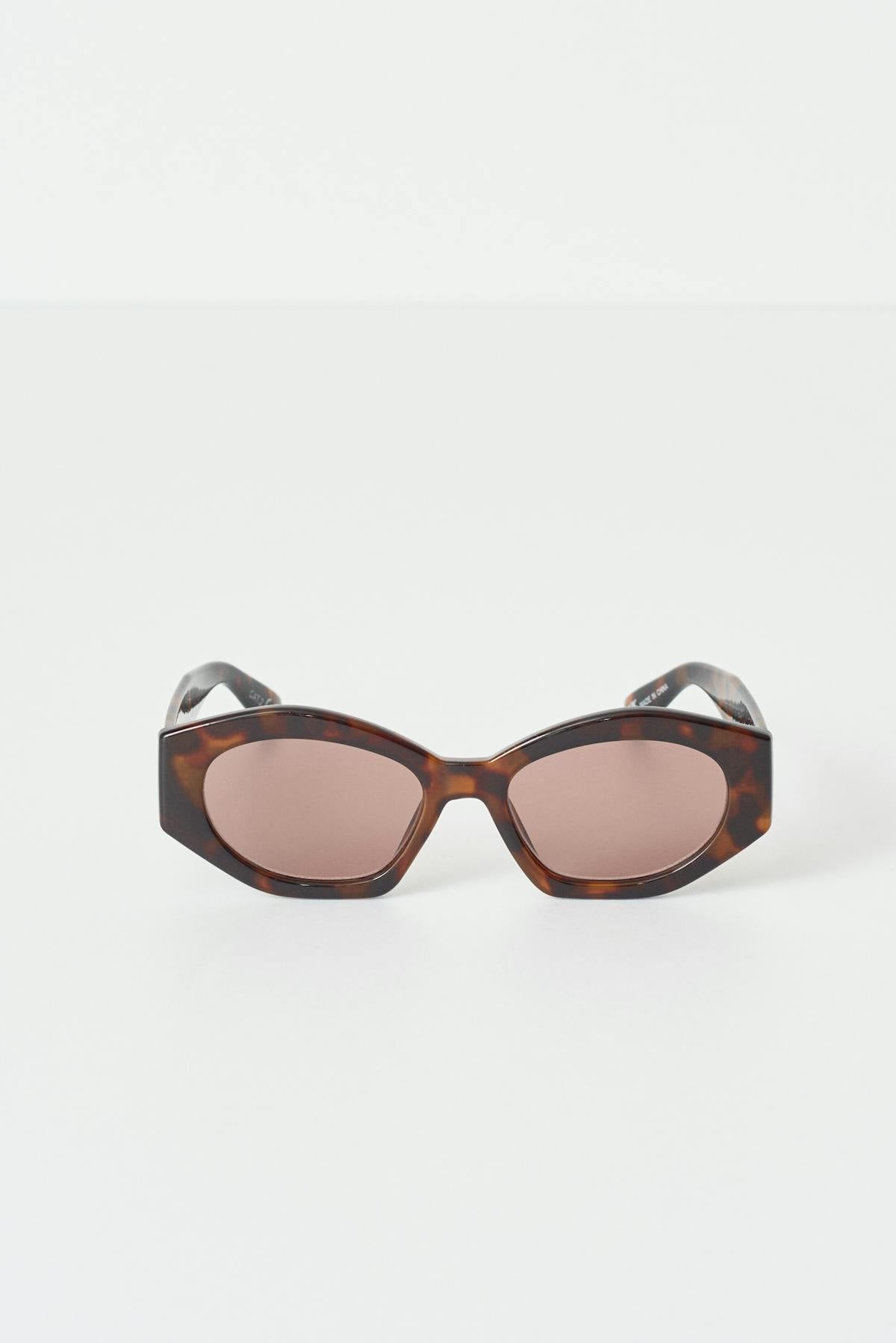 Angular cateye sunglasses