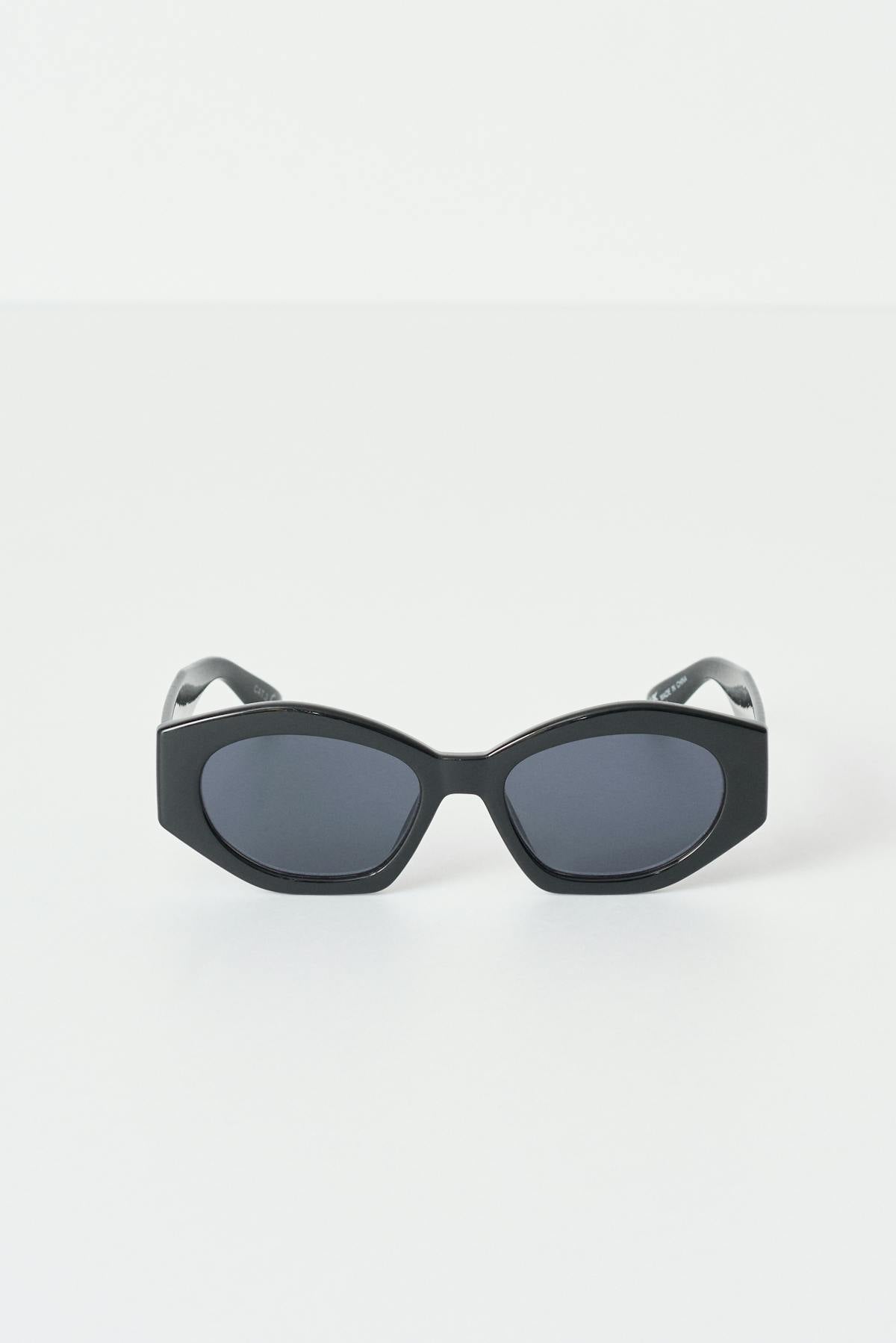 Angular cateye sunglasses