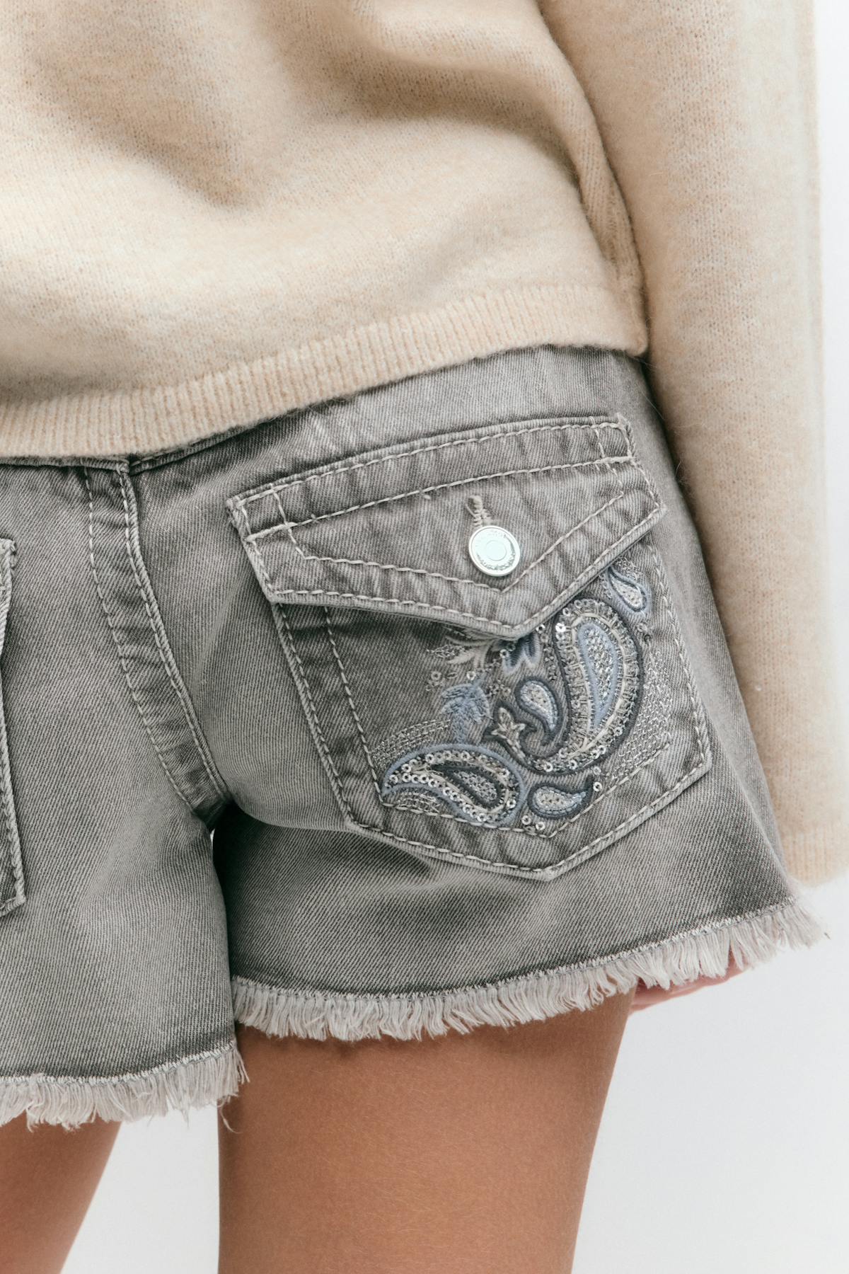 Y chunky embroidery shorts