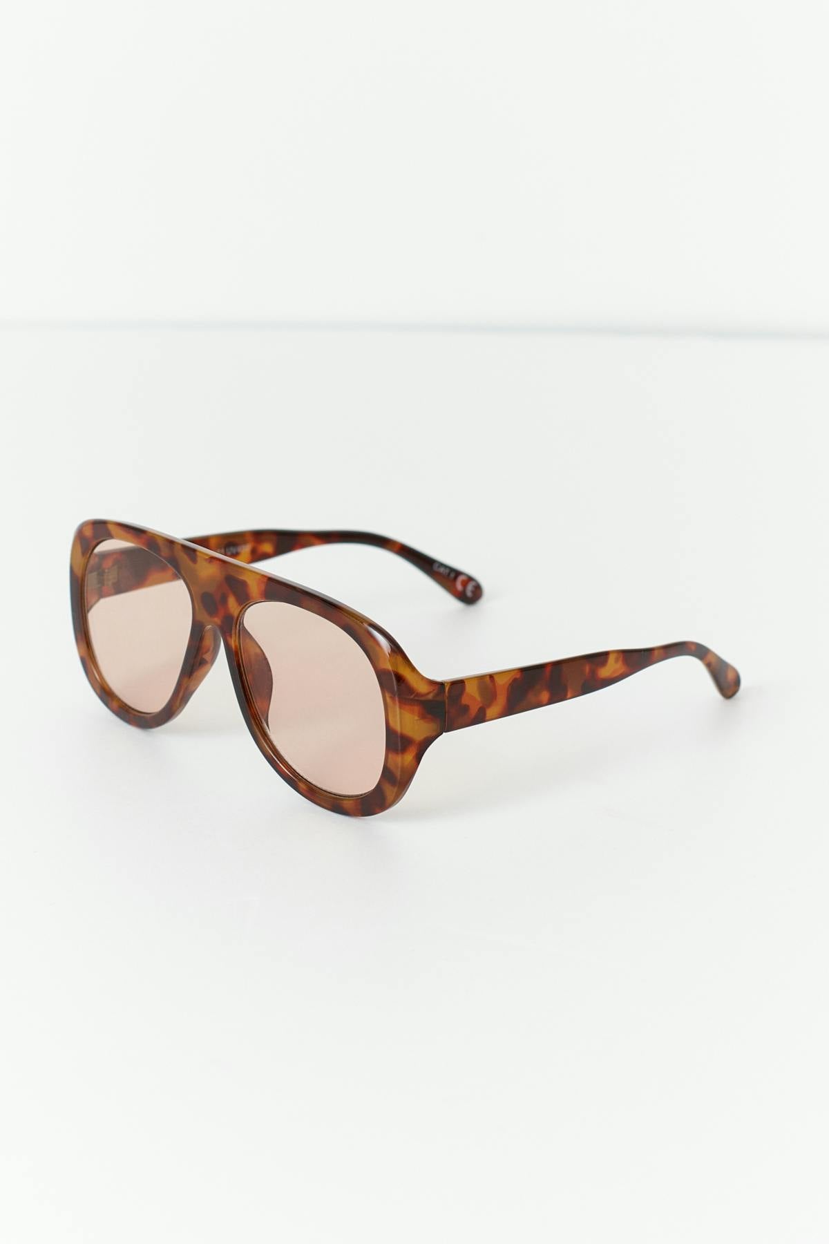 Bold aviator sunglasses