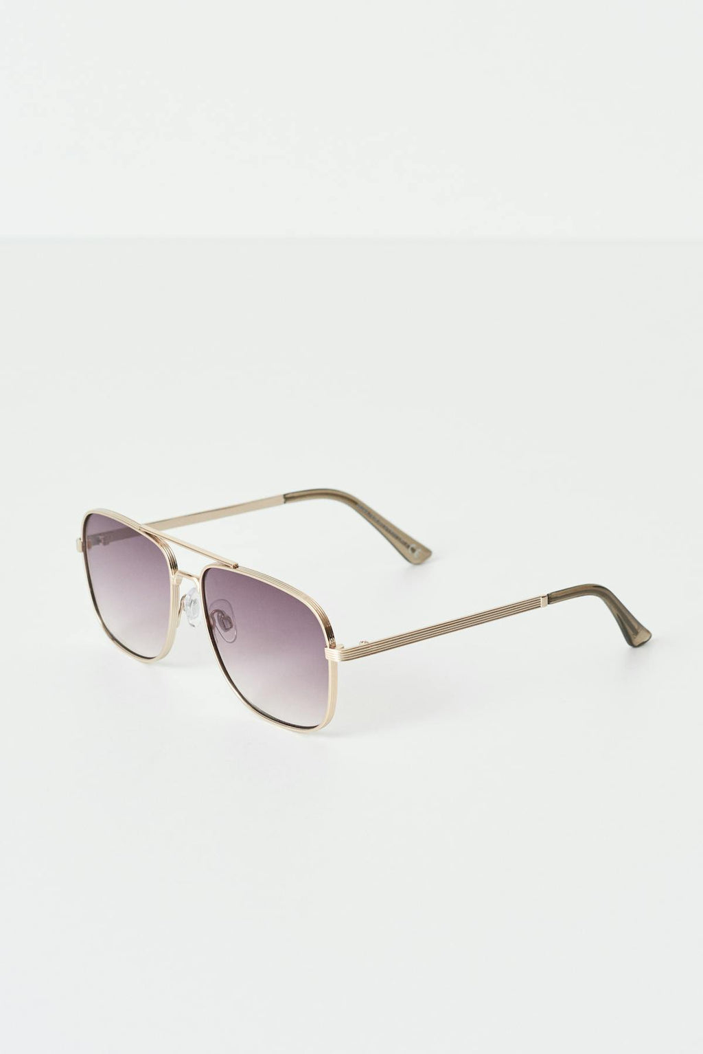 Metal aviator sunglasses