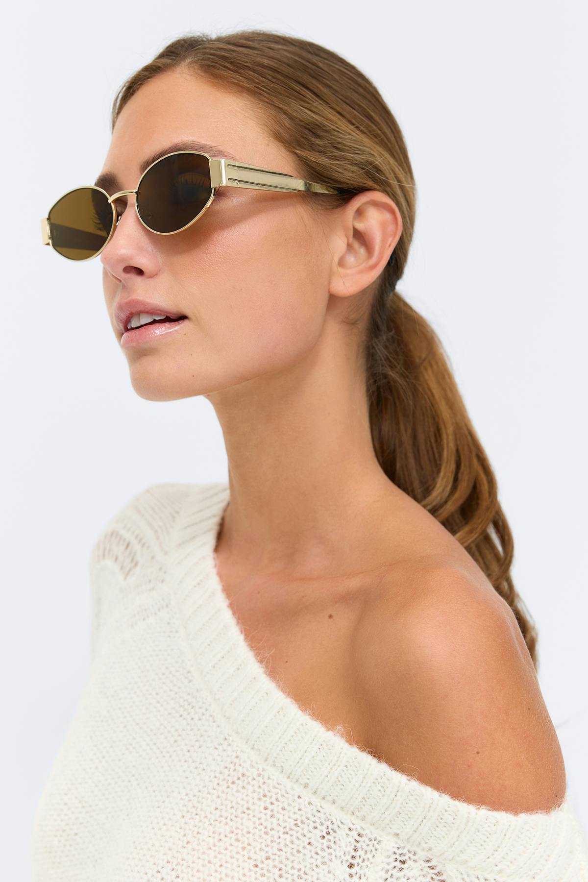 Oval metal frame sunglasses