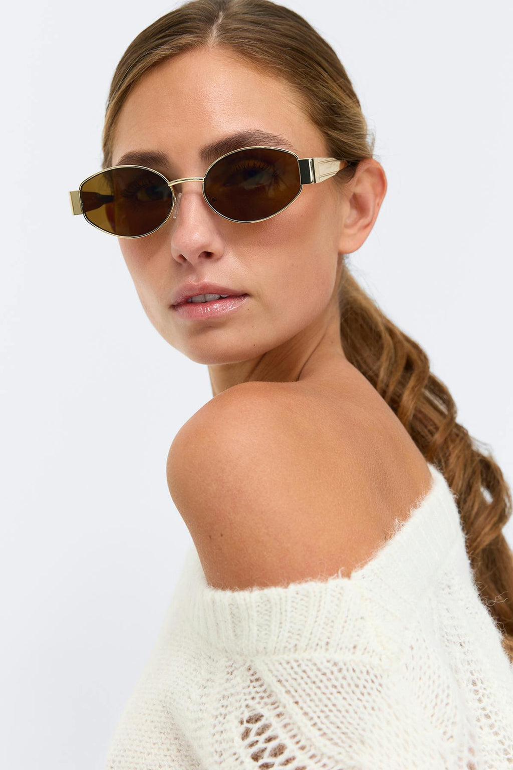 Oval metal frame sunglasses