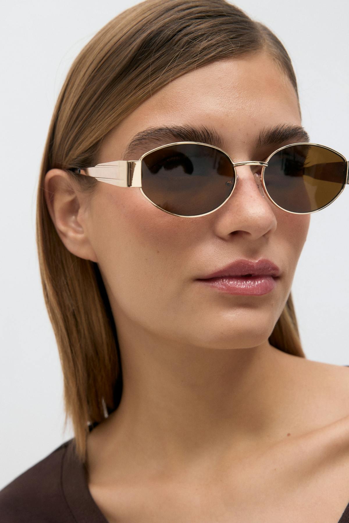 Oval metal frame sunglasses