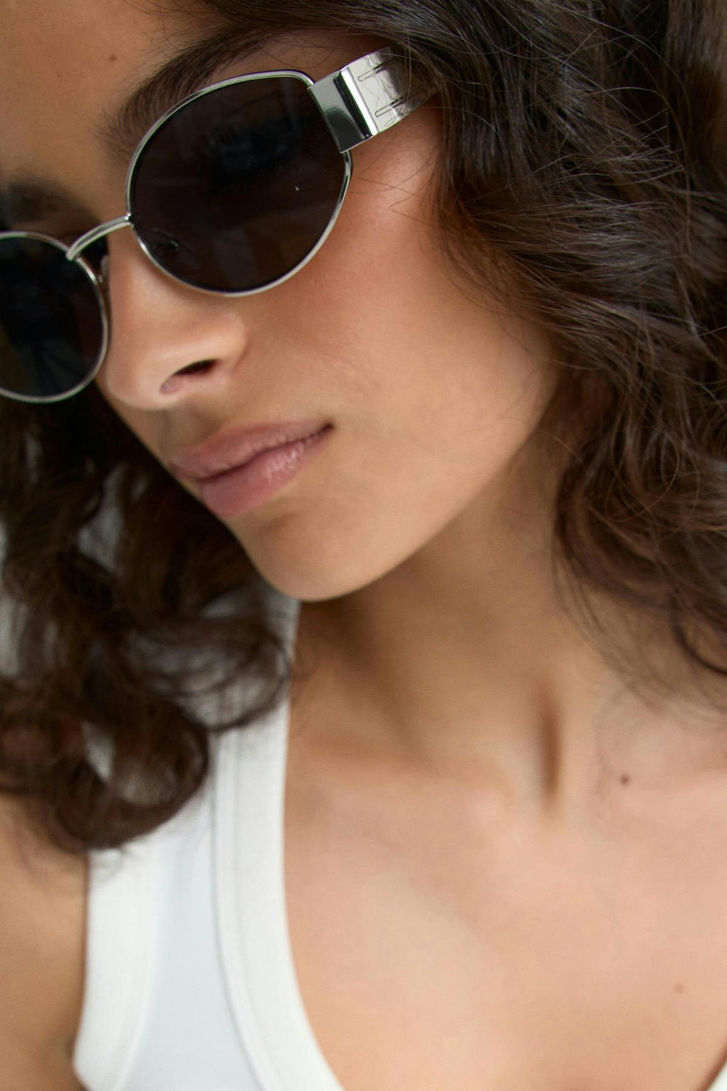 Oval metal frame sunglasses