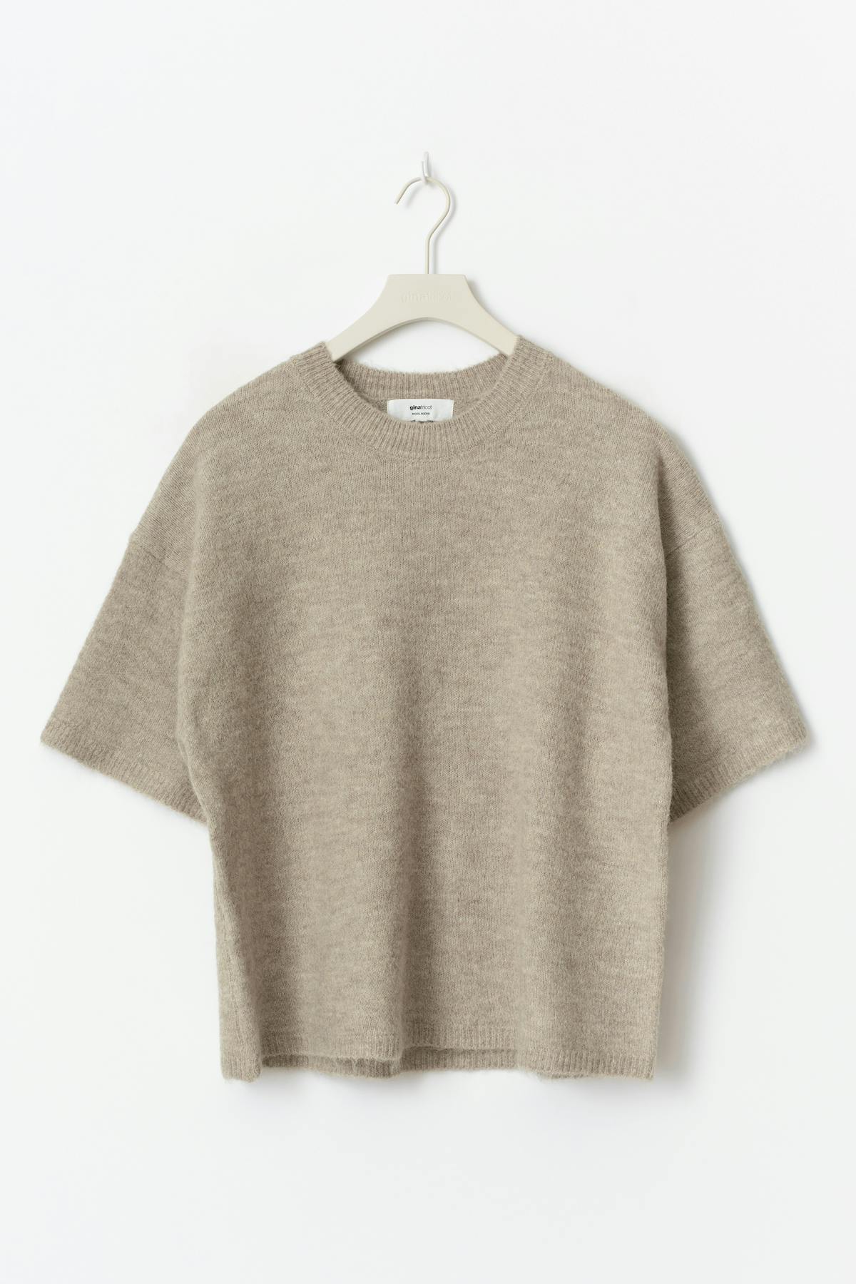 Knitted short sleeve top