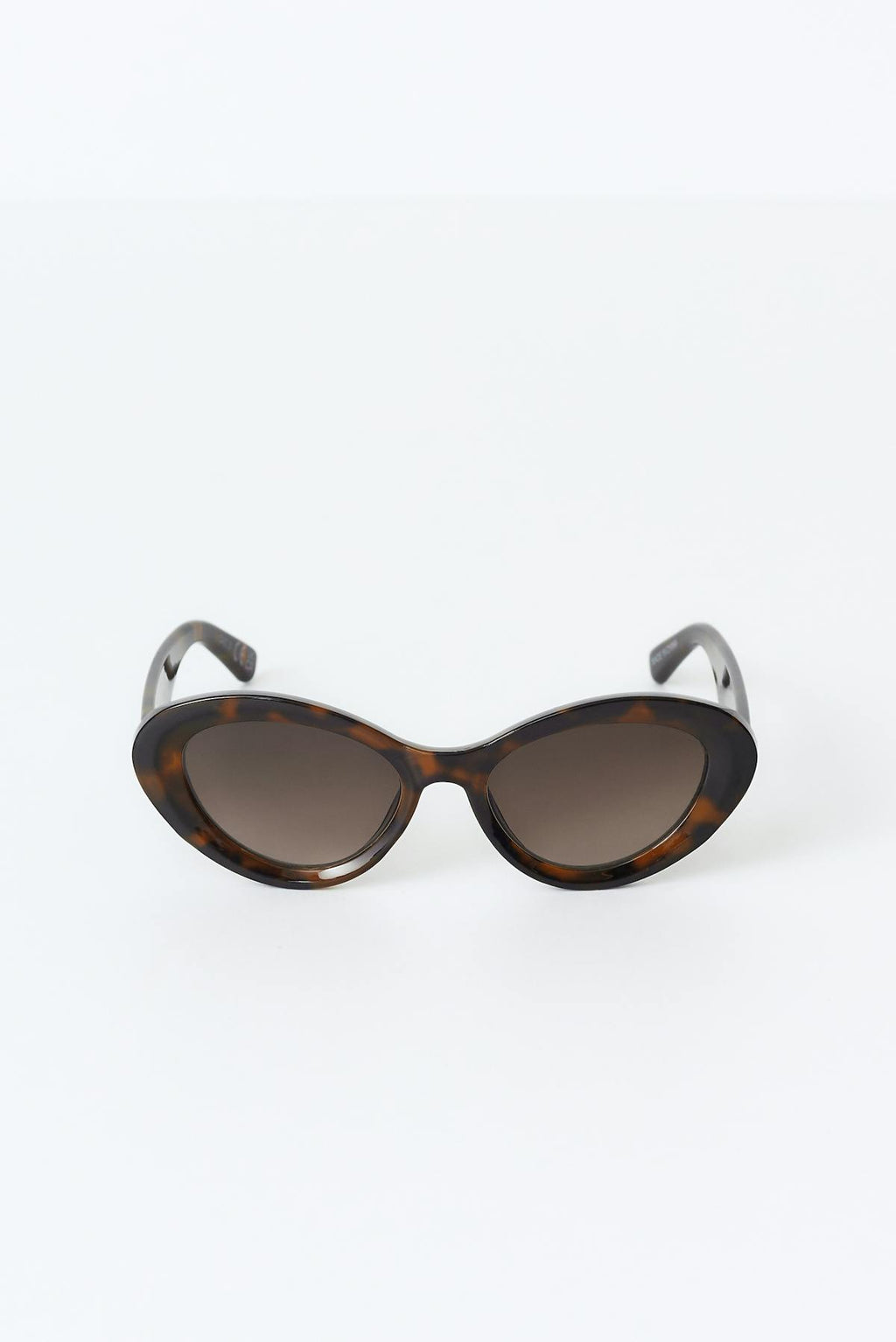 Oval cat eye sunglasses