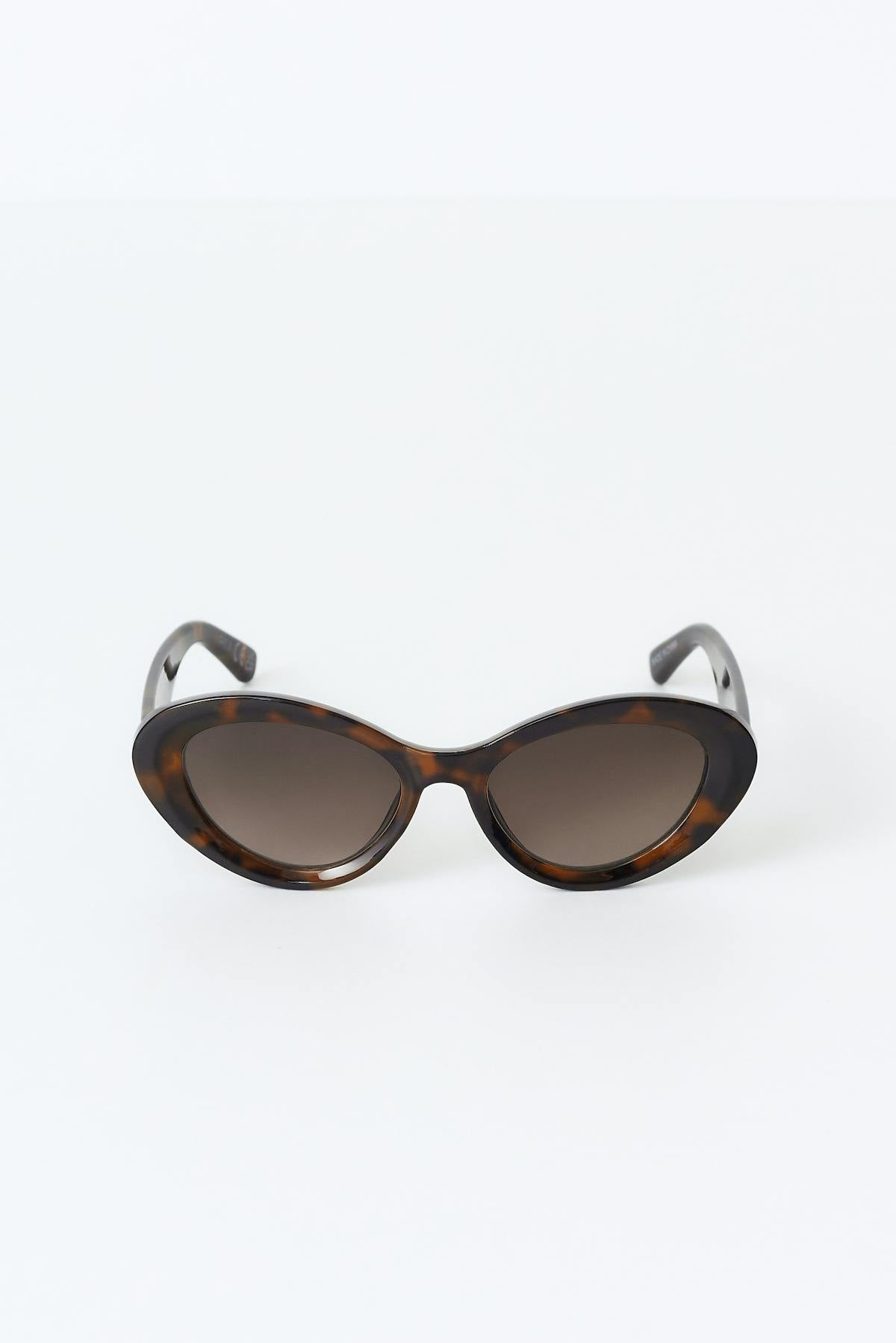 Oval cat eye sunglasses