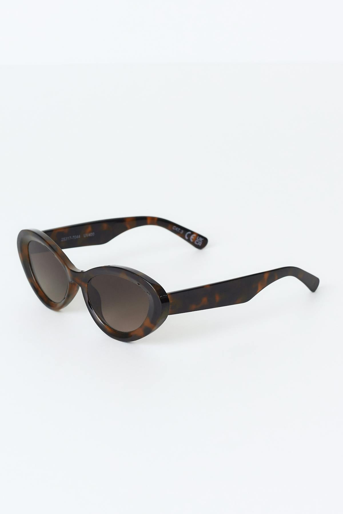 Oval cat eye sunglasses