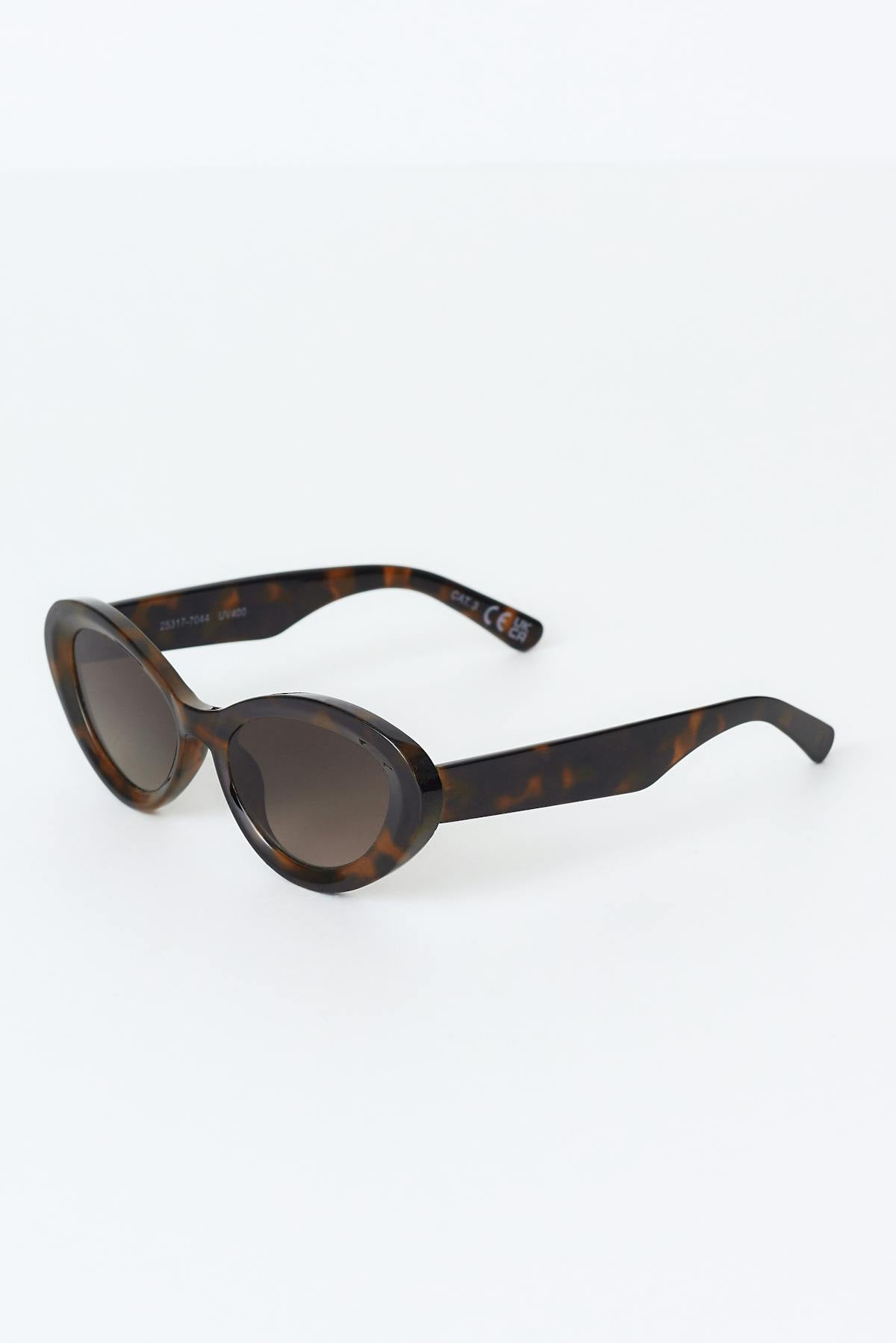 Oval cat eye sunglasses