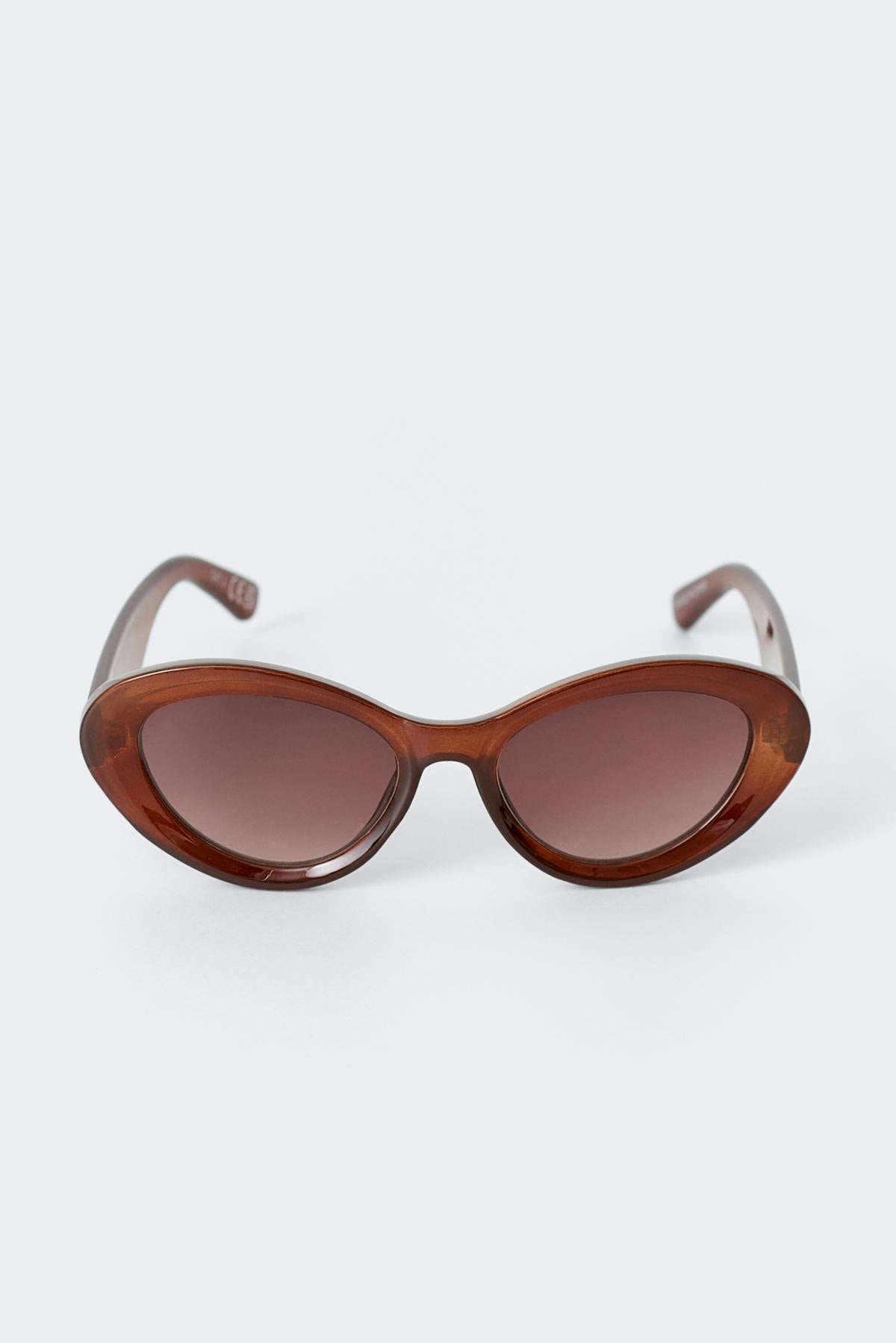 Oval cat eye sunglasses