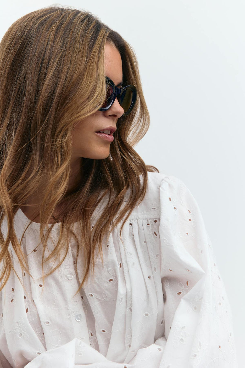 Oval cat eye sunglasses