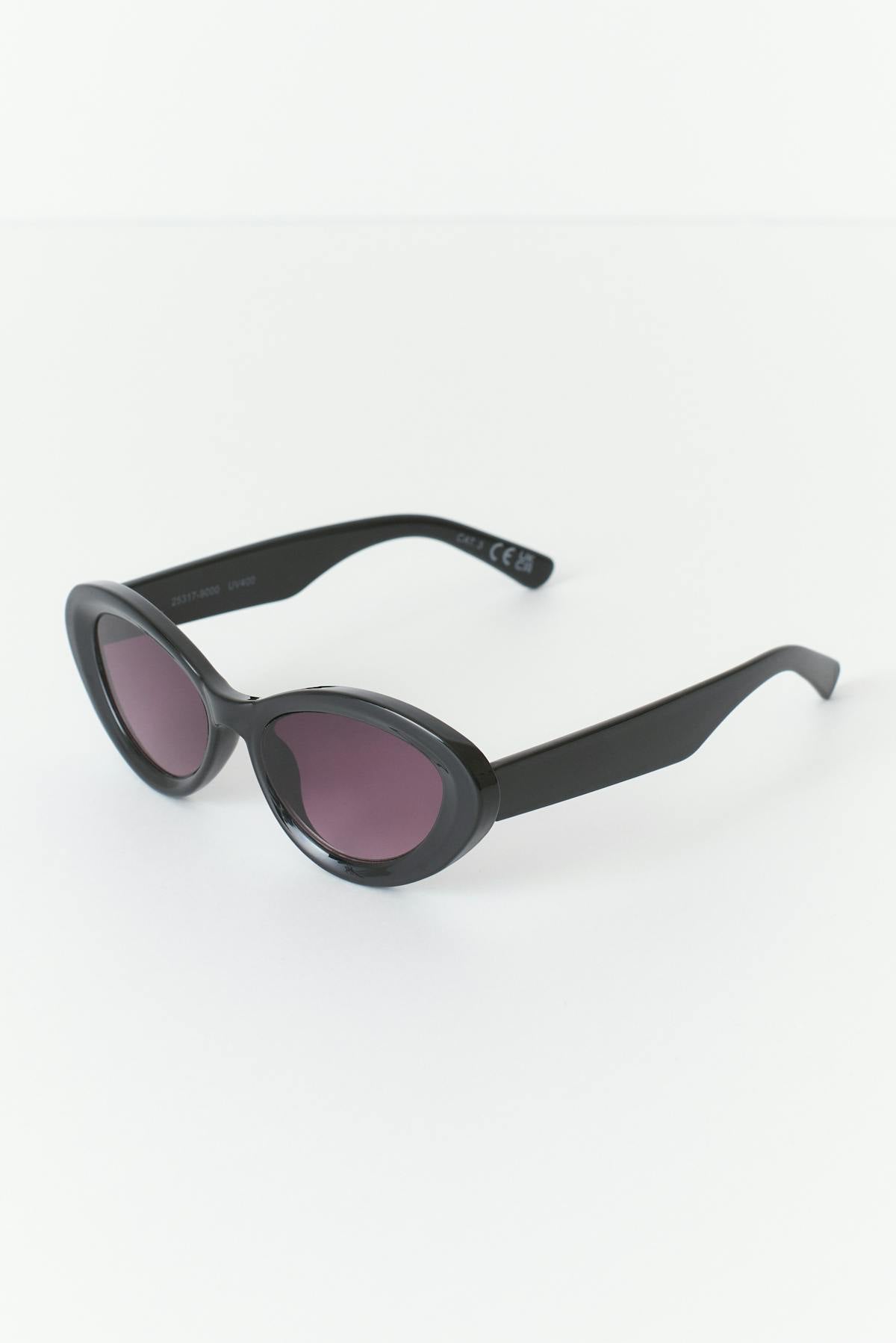 Oval cat eye sunglasses
