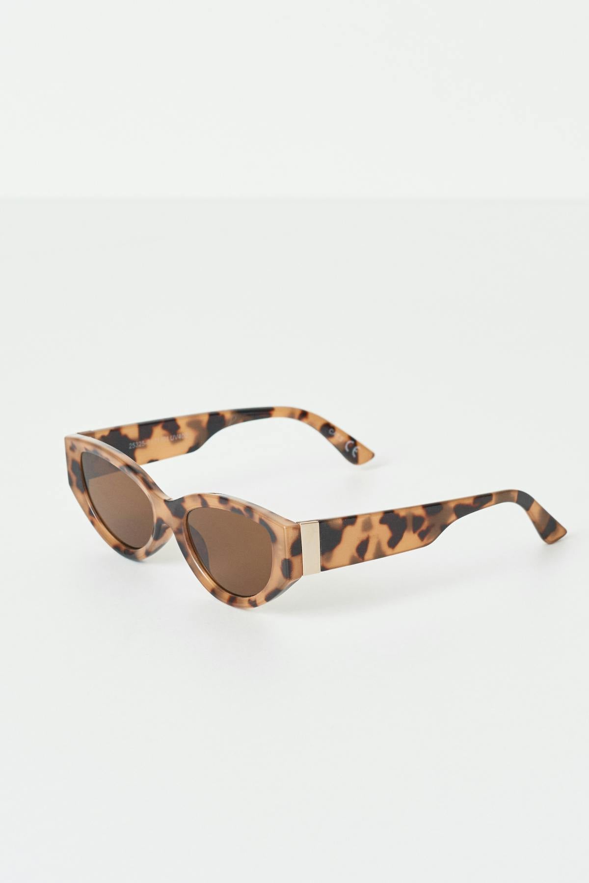 Slim cat eye sunglasses