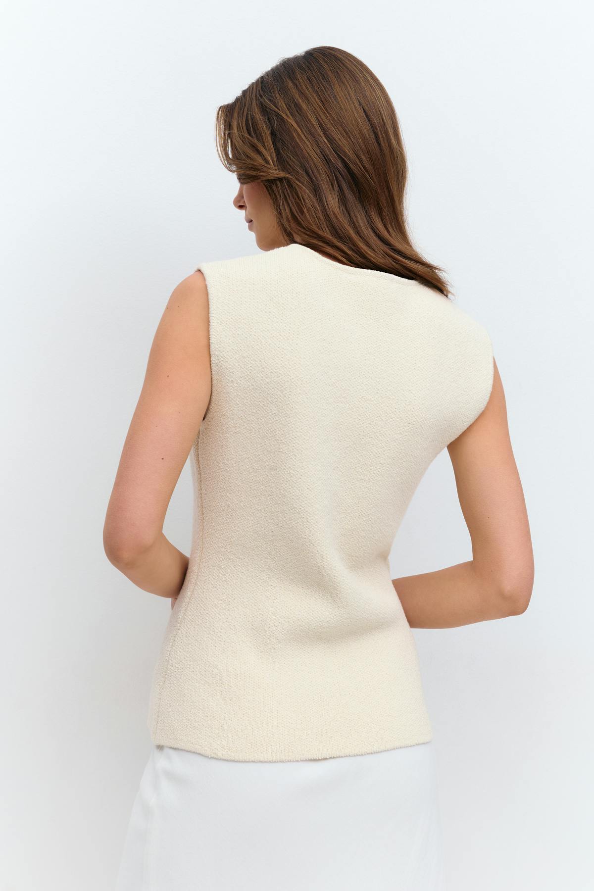 Textured knitted vest