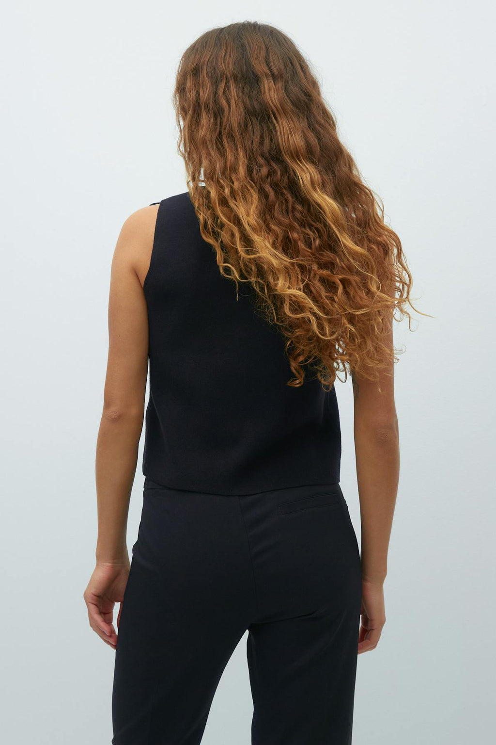 Fine knitted vest