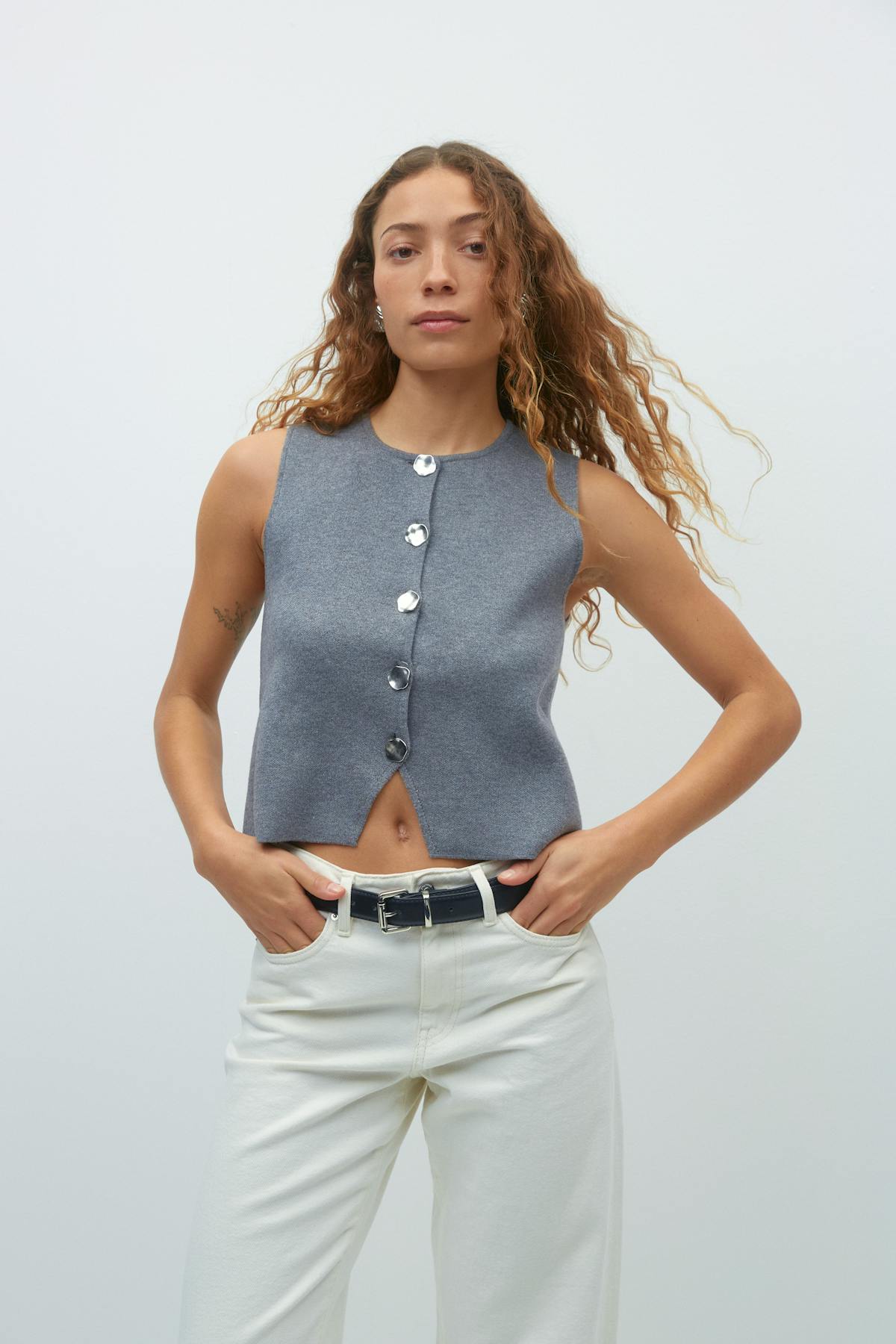 Fine knitted vest