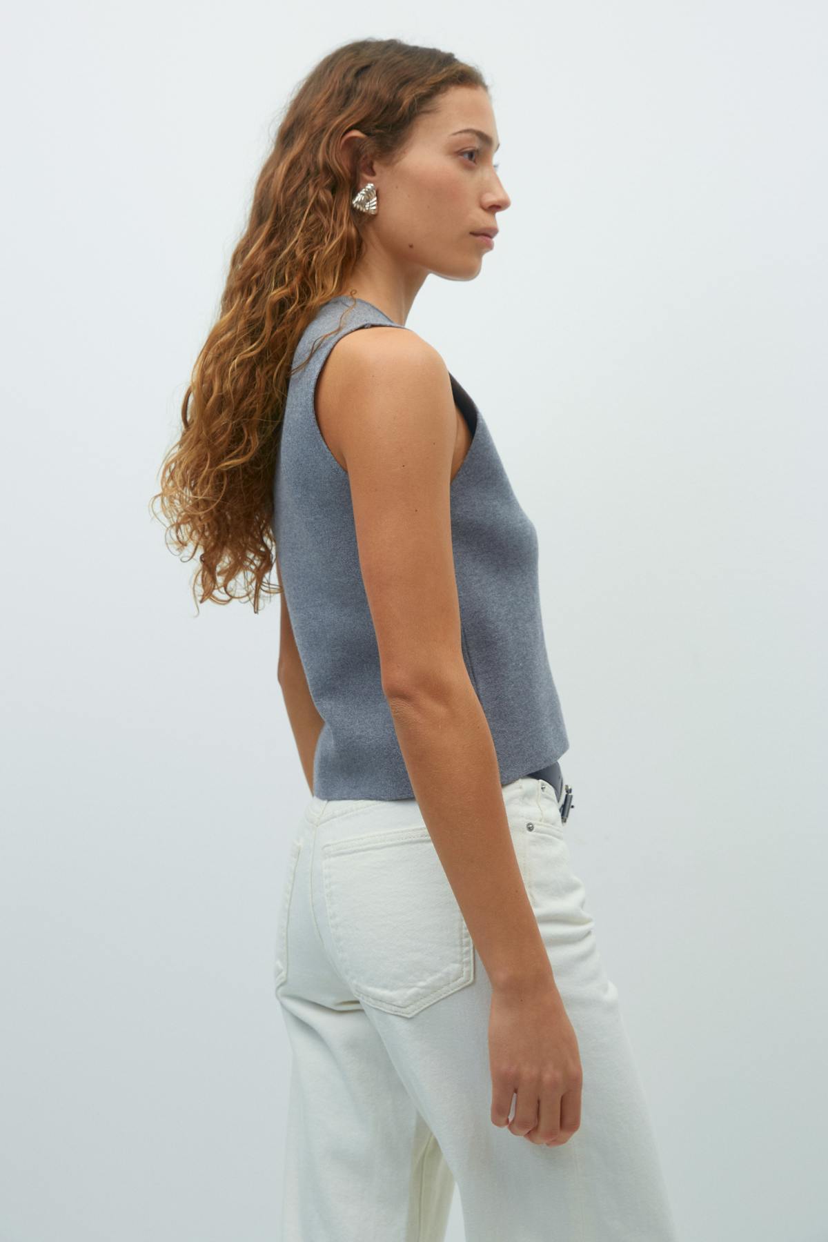 Fine knitted vest