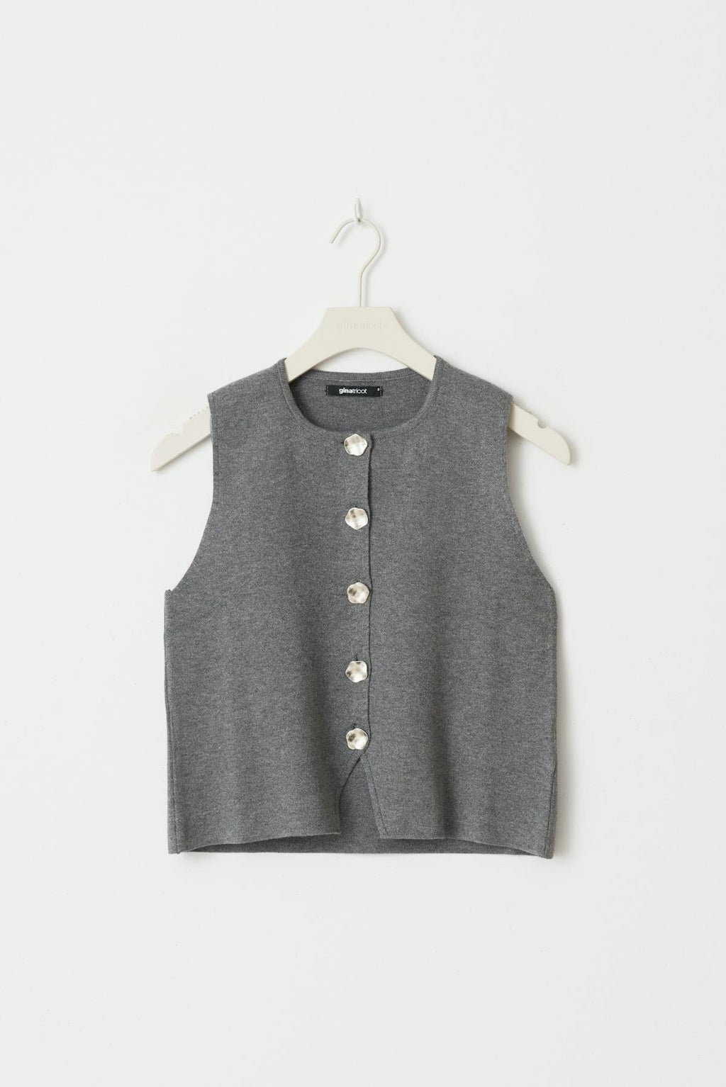 Fine knitted vest