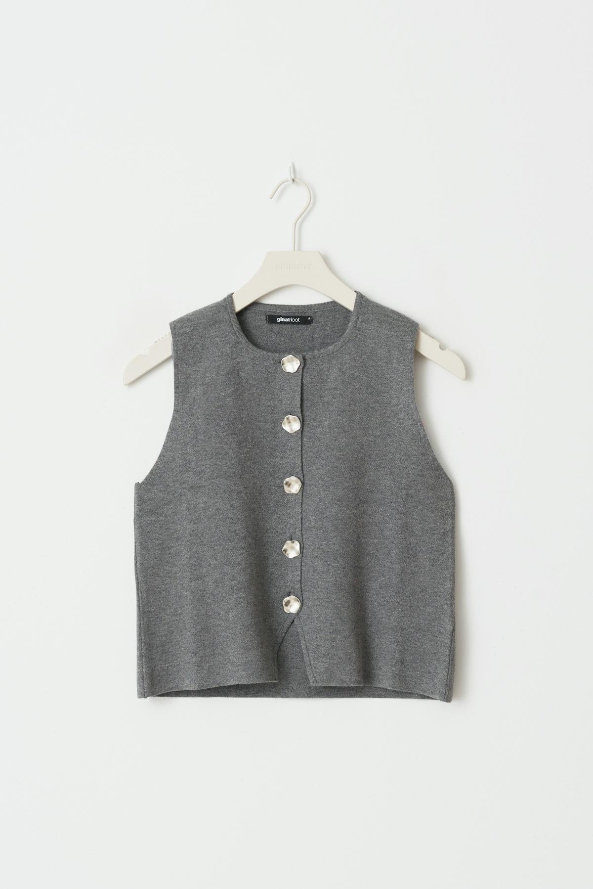 Fine knitted vest