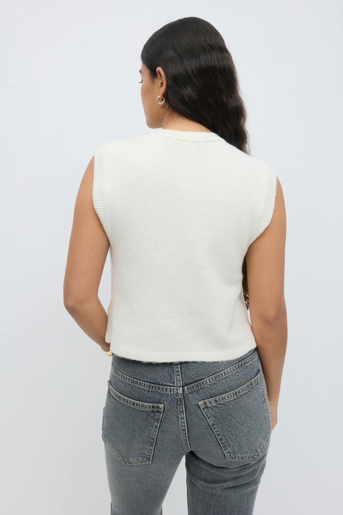 Loose knitted vest