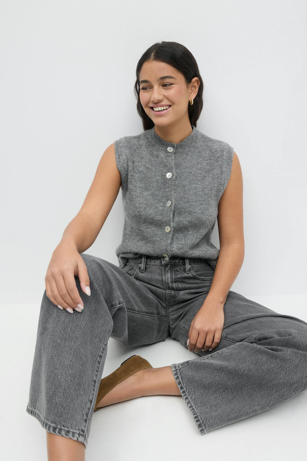 Loose knitted vest