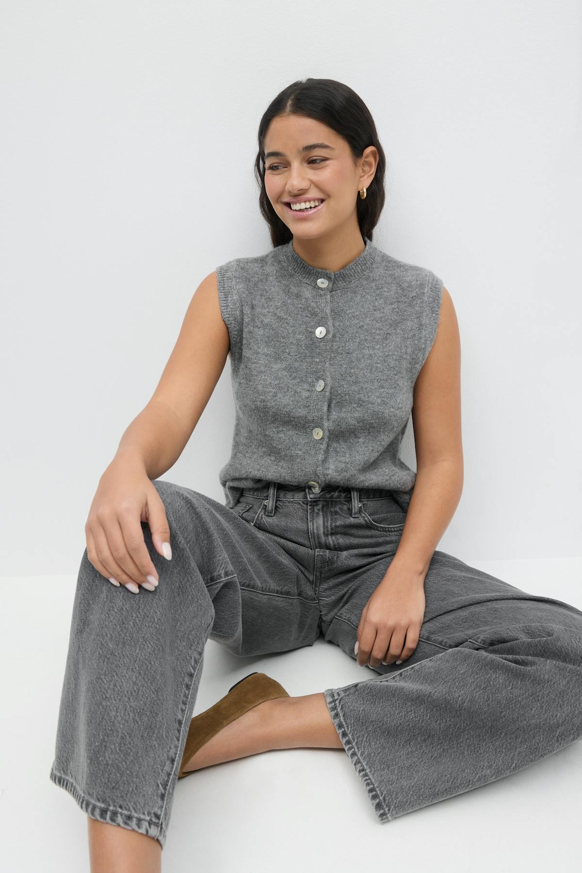 Loose knitted vest