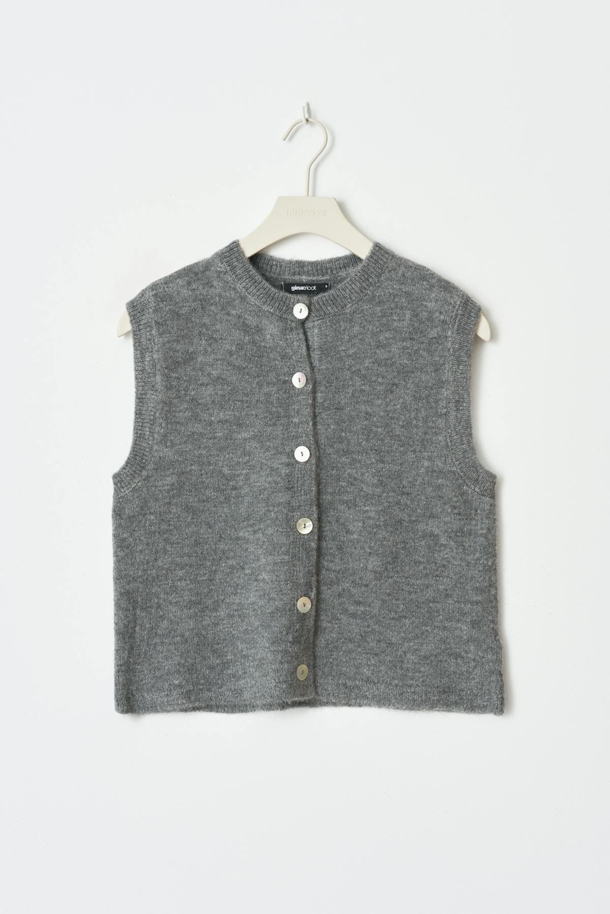 Loose knitted vest