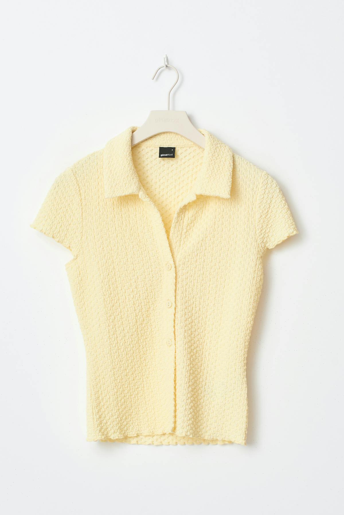 Short sleeve buttoned top