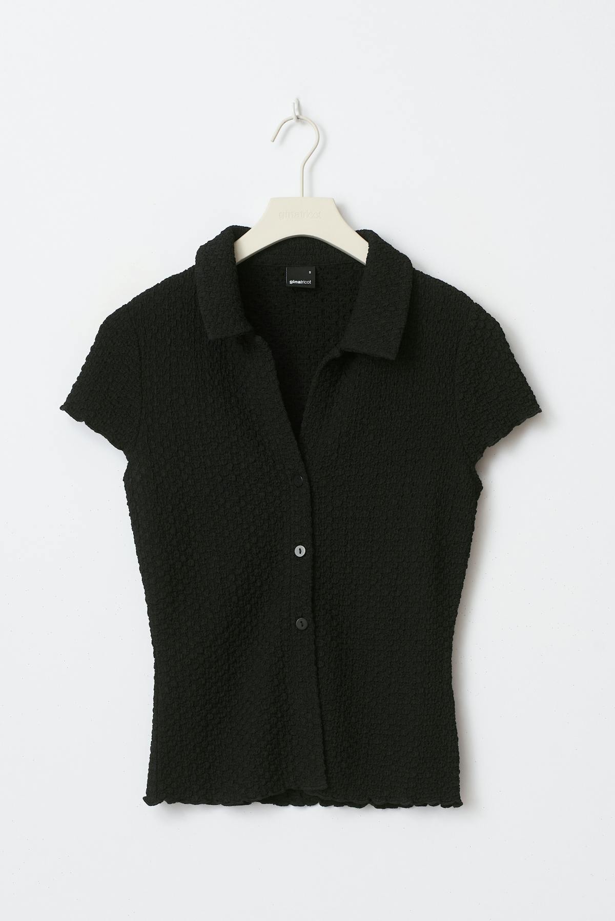 Short sleeve buttoned top