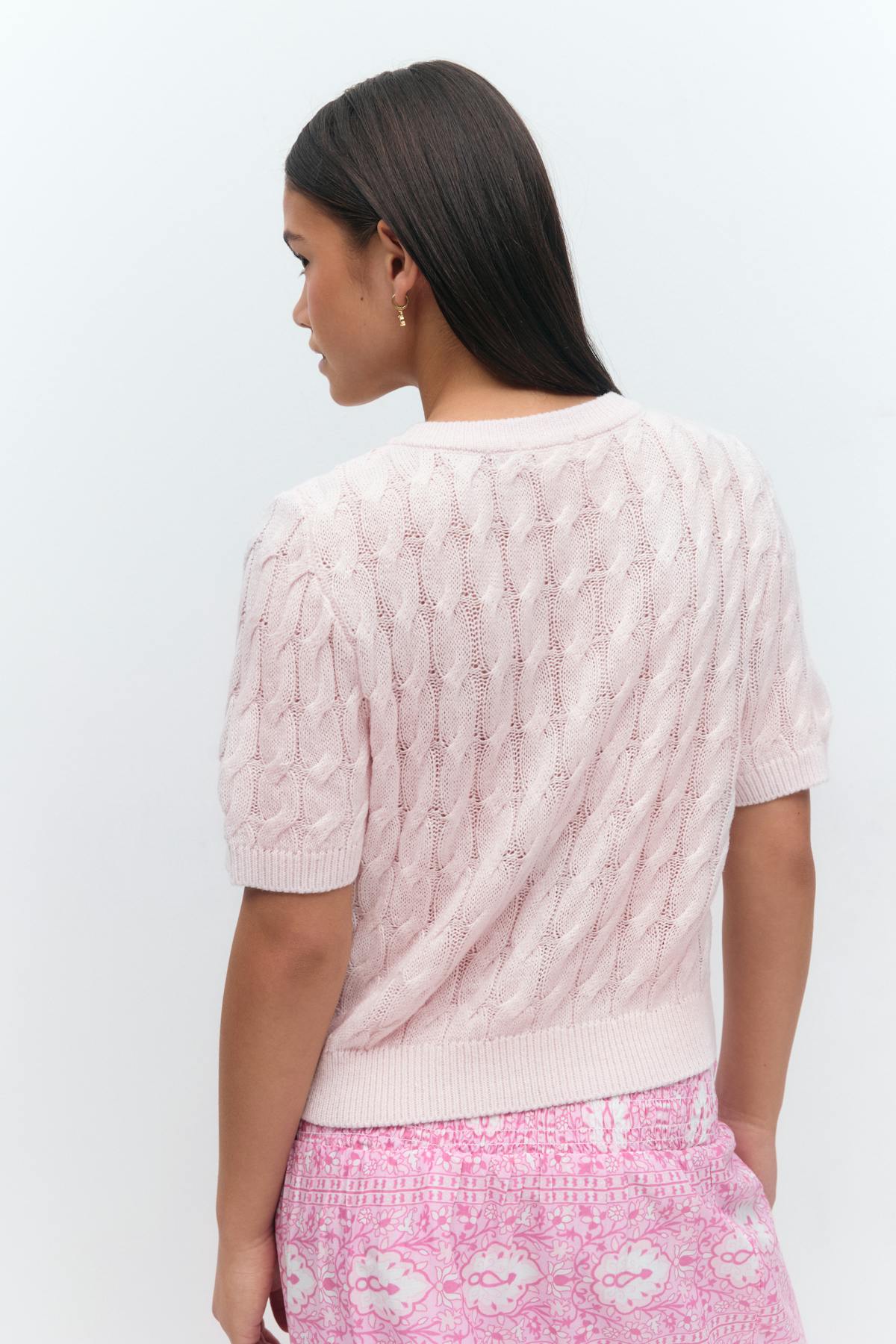 Y cable knitted top