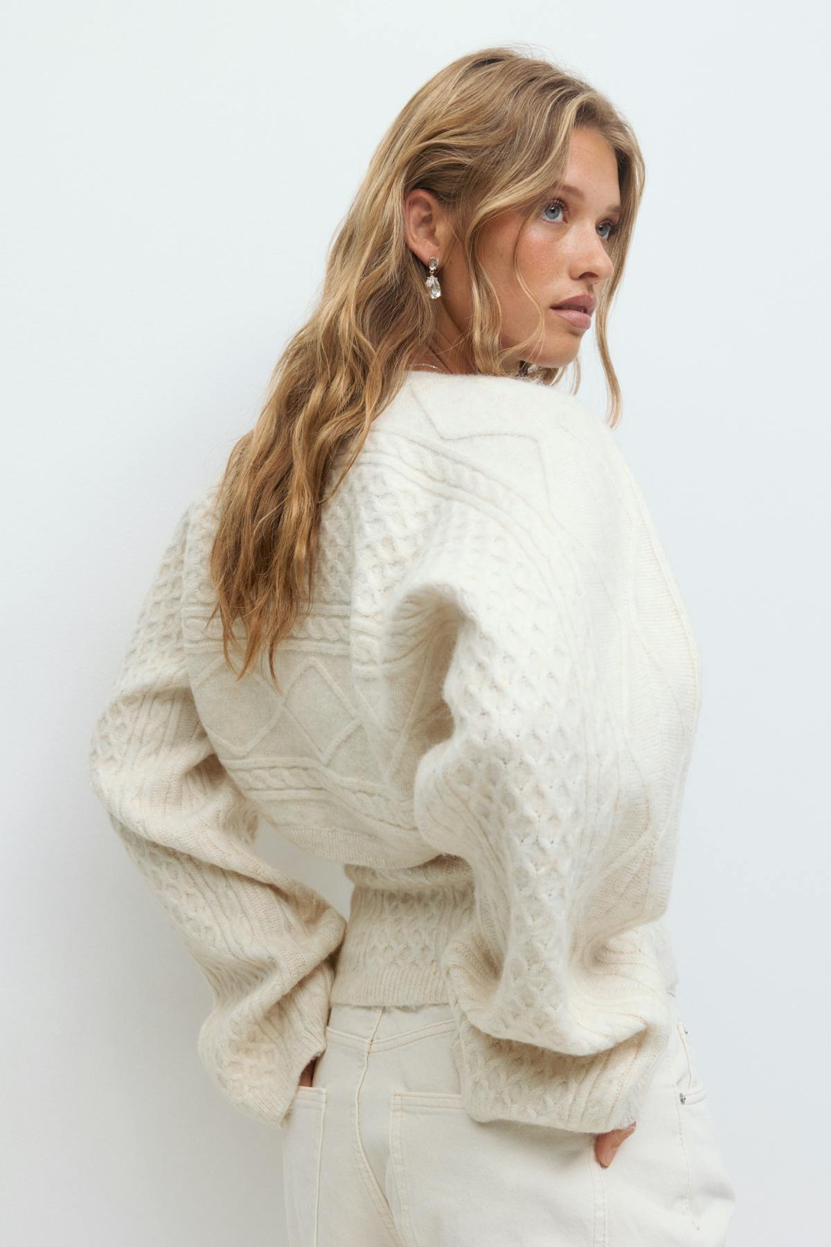 Oversized cable knitted bolero