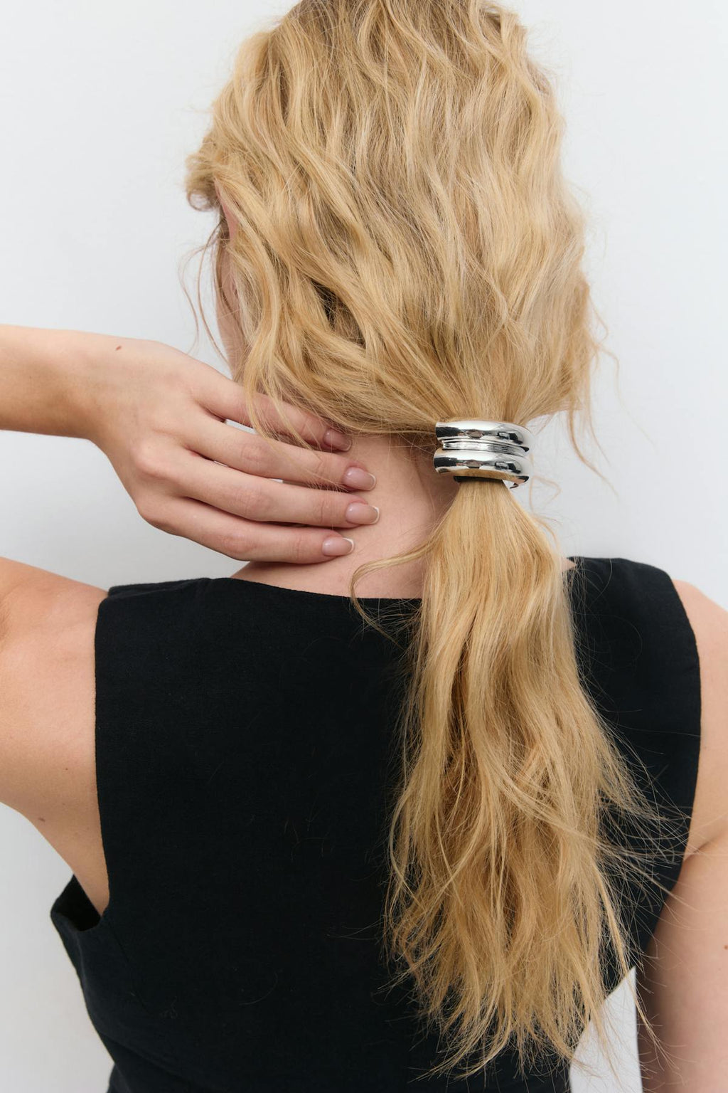 Hair tie