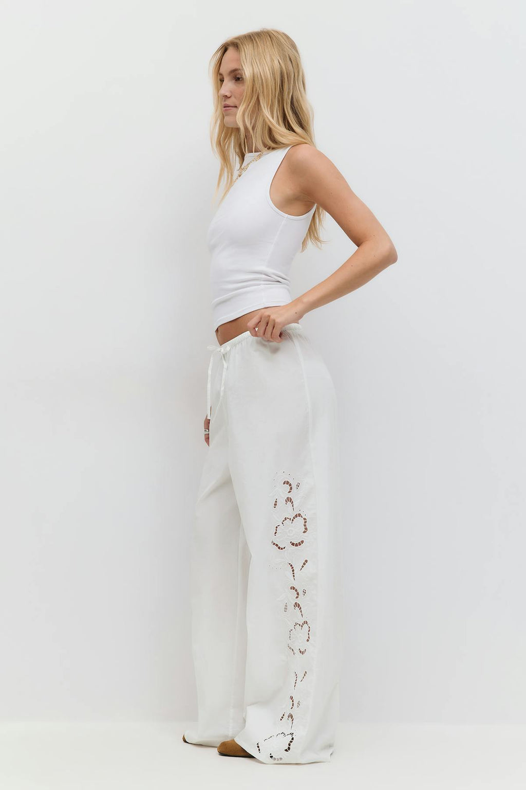 Embroidery poplin trousers