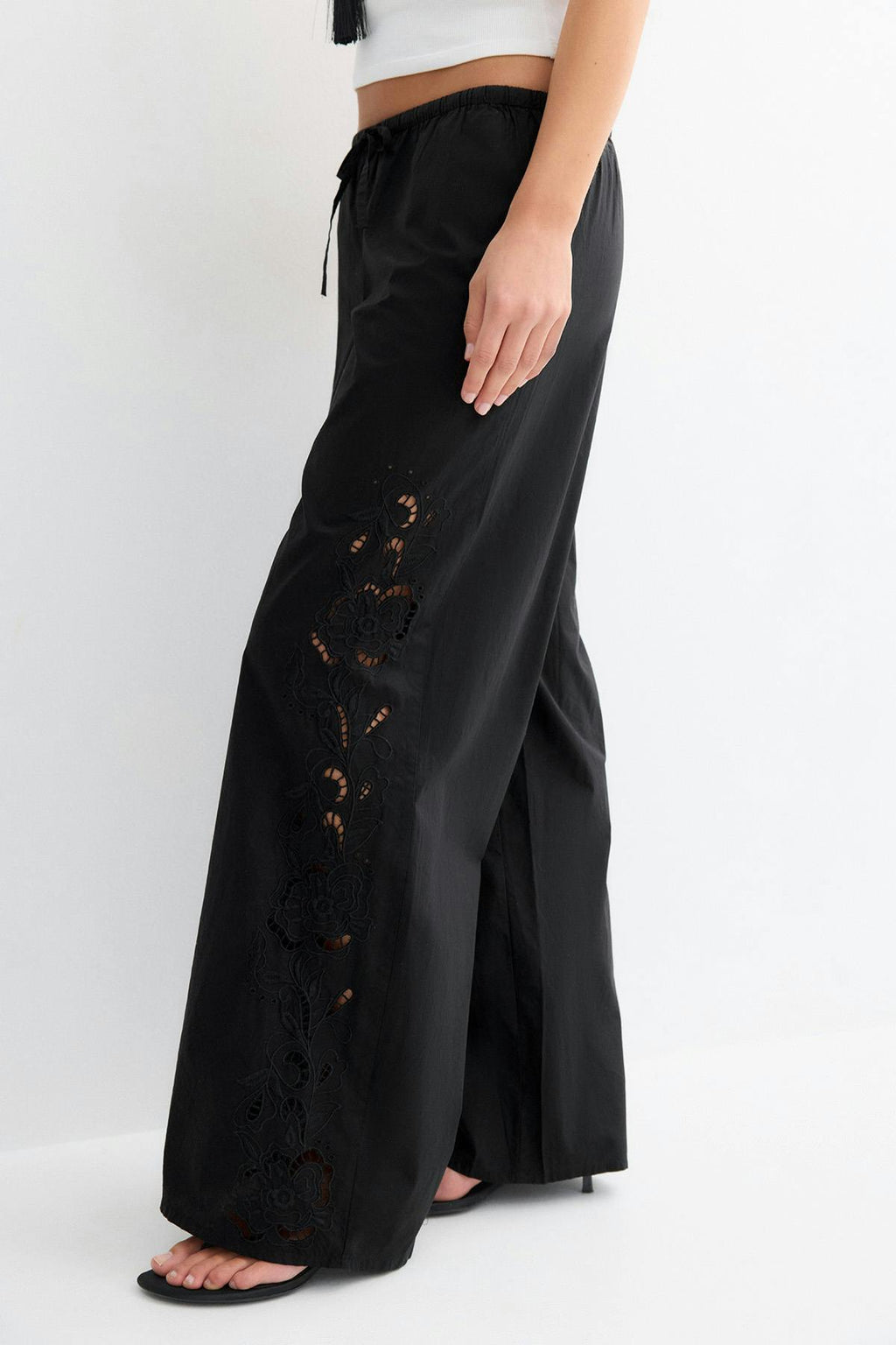 Embroidery poplin trousers