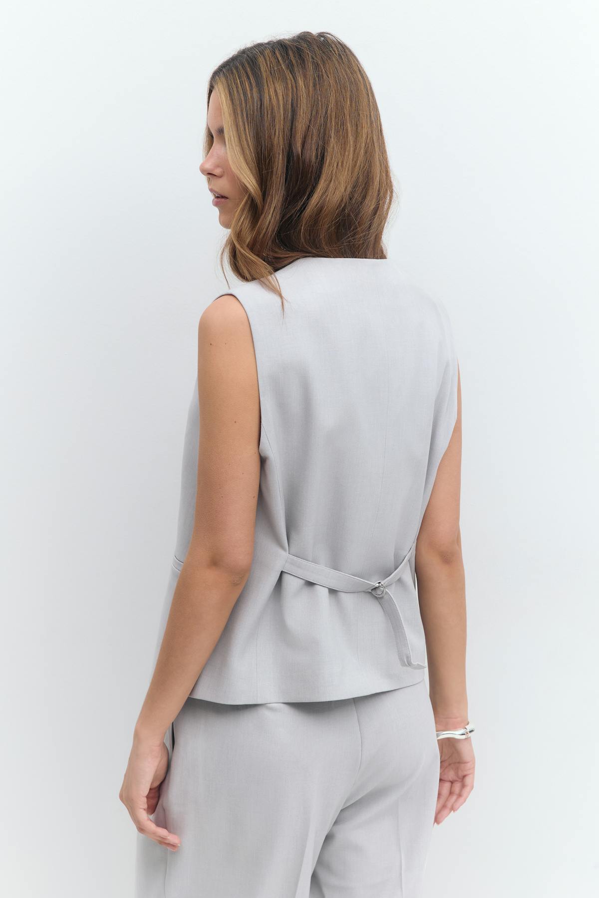 Loose tailored vest