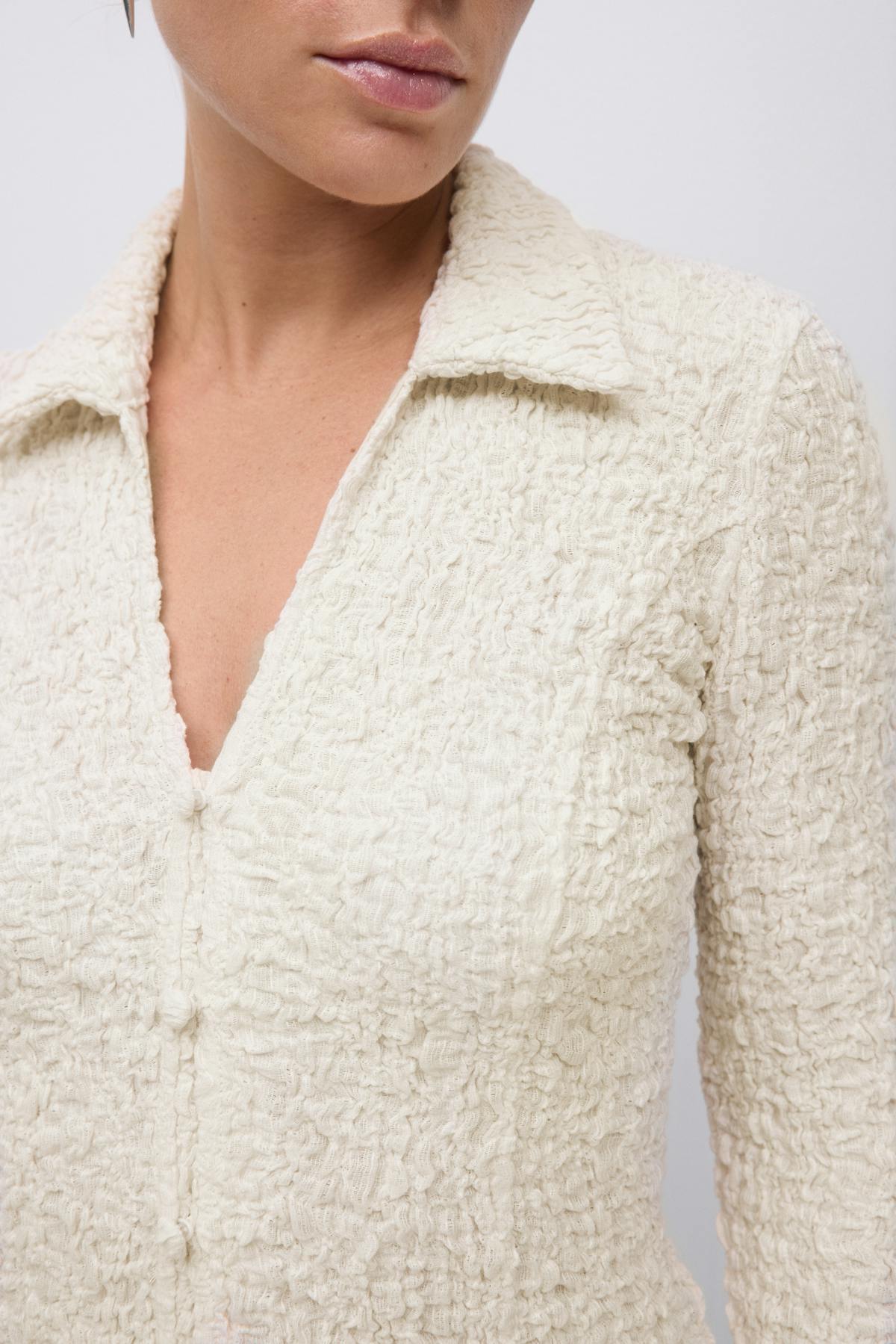 Textured collar top