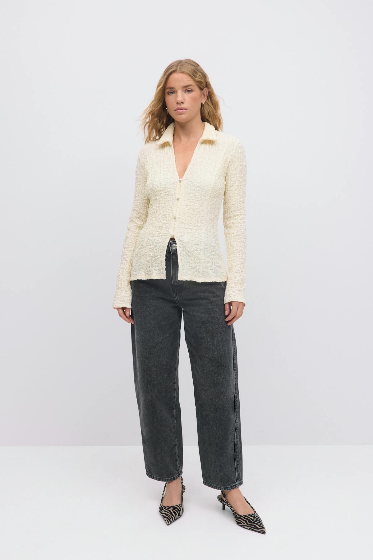 Textured collar top